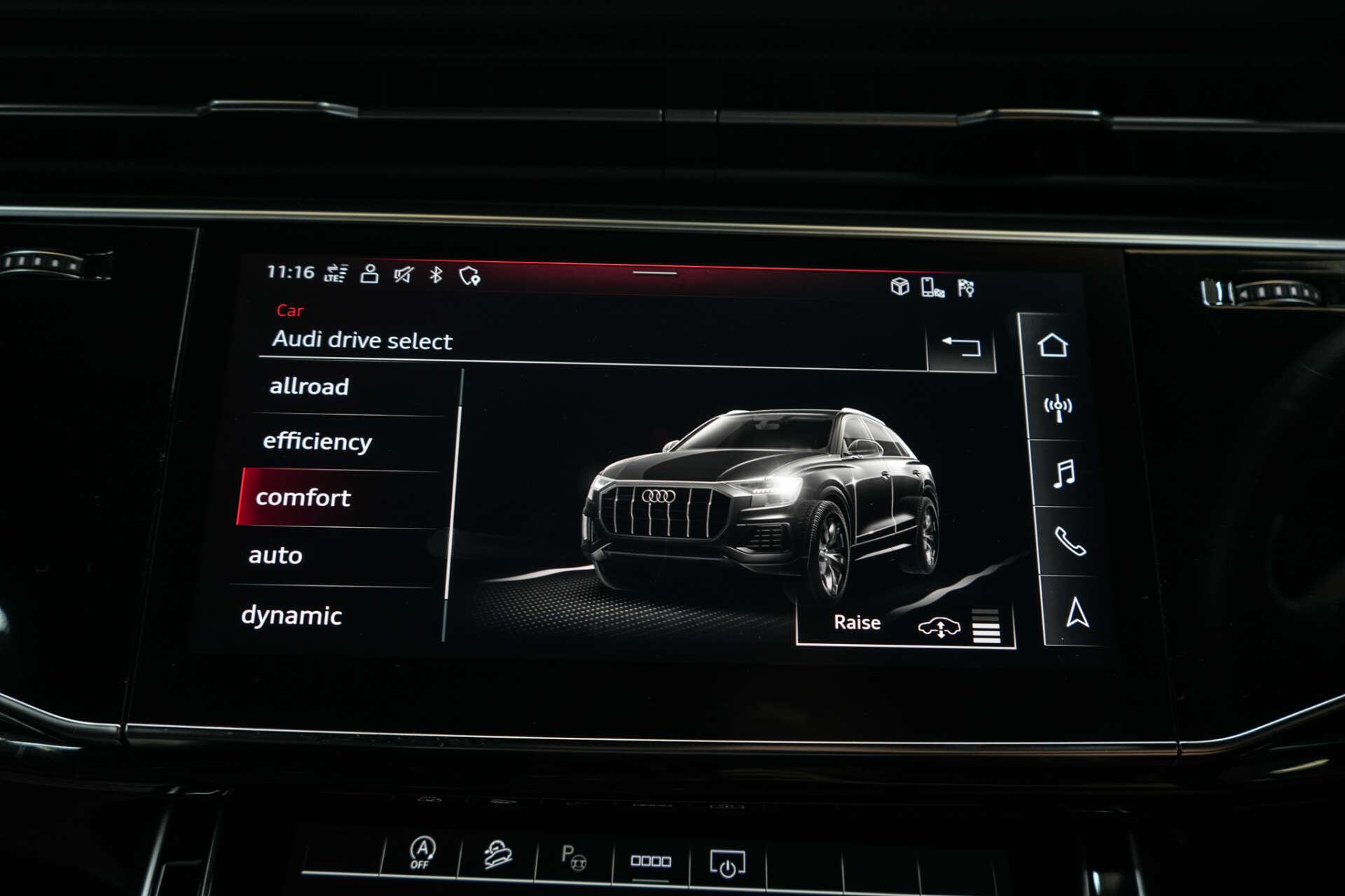 Audi Q8 view 32