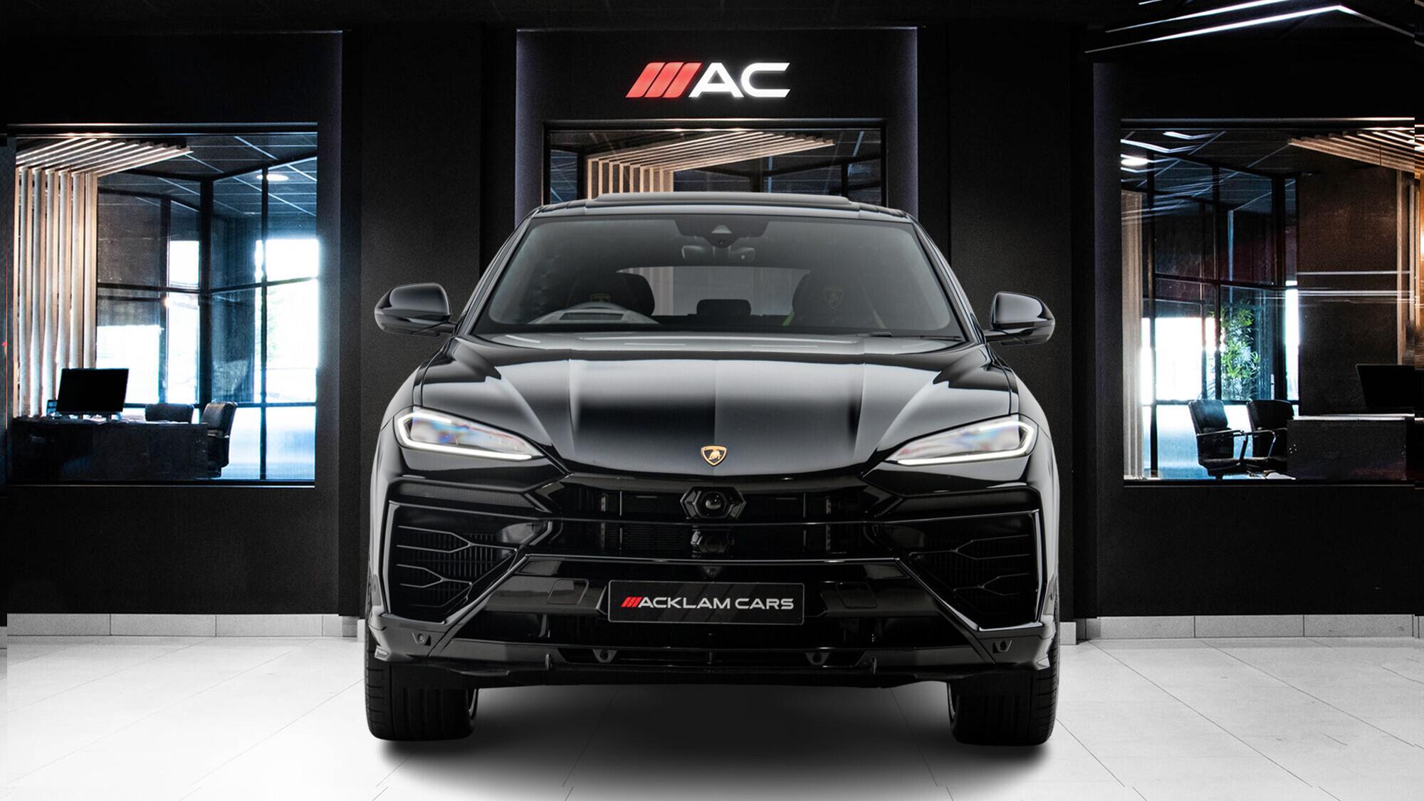 Lamborghini Urus view 2