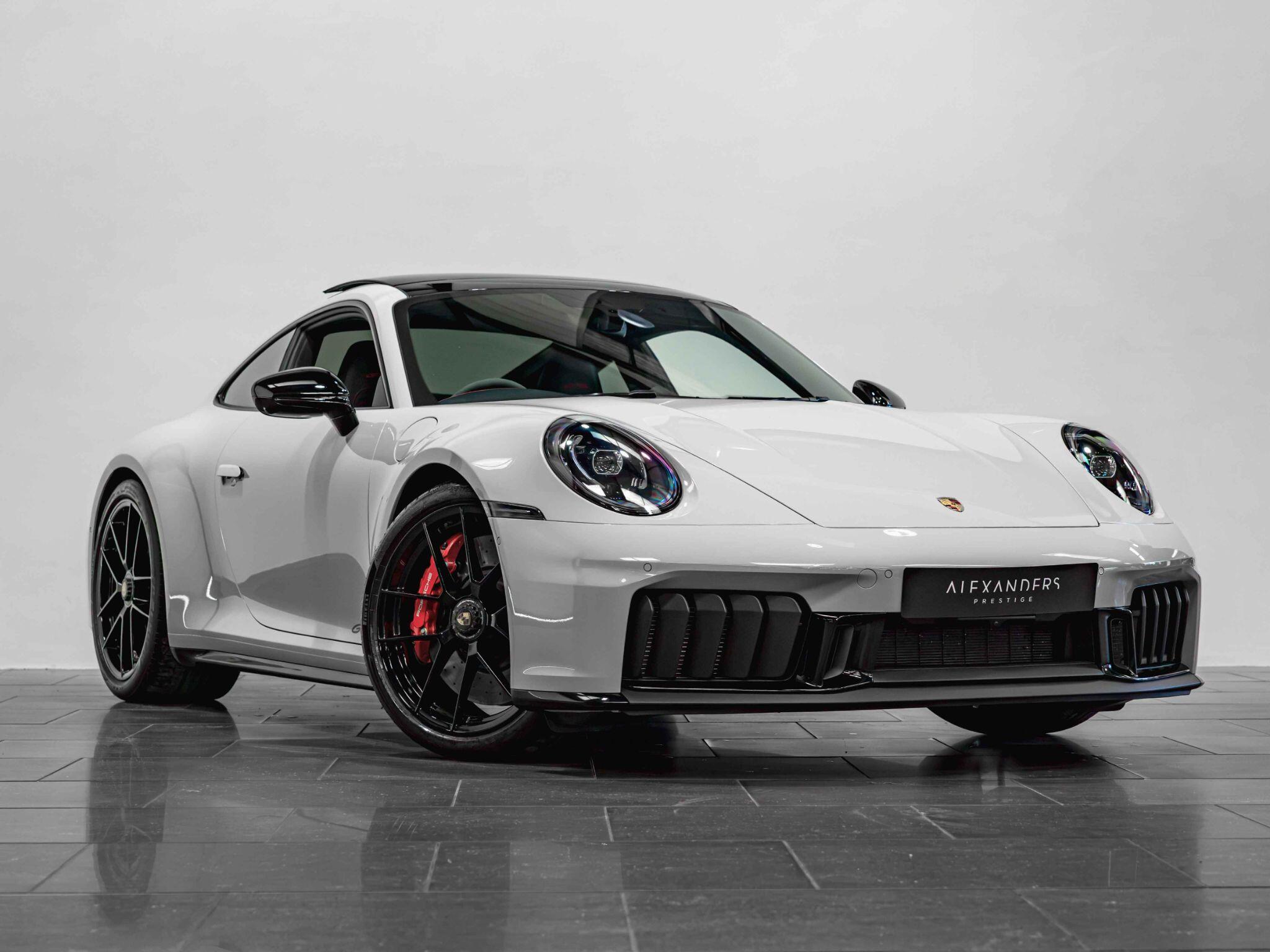 Porsche 911 view 8