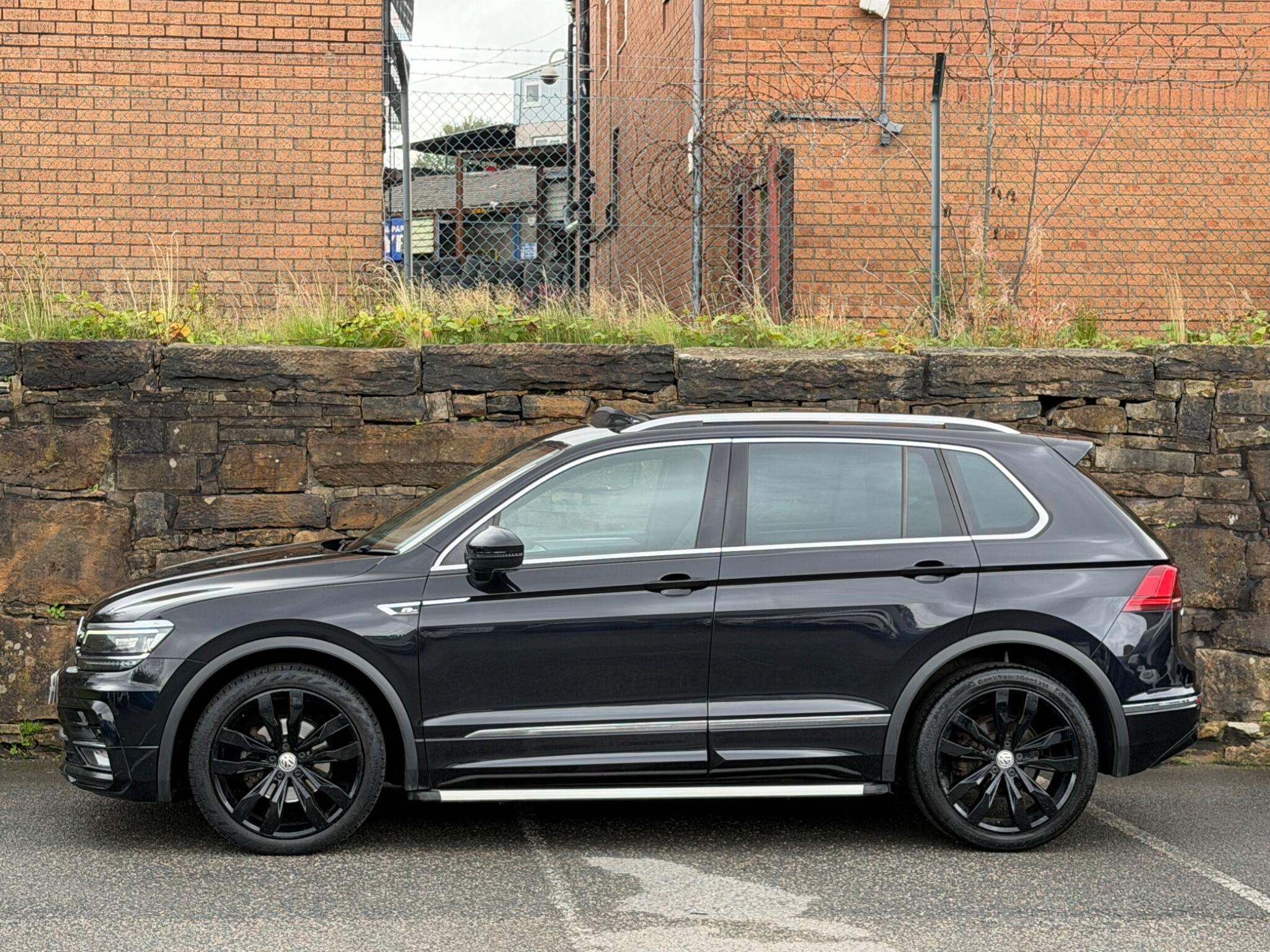 Volkswagen Tiguan view 4