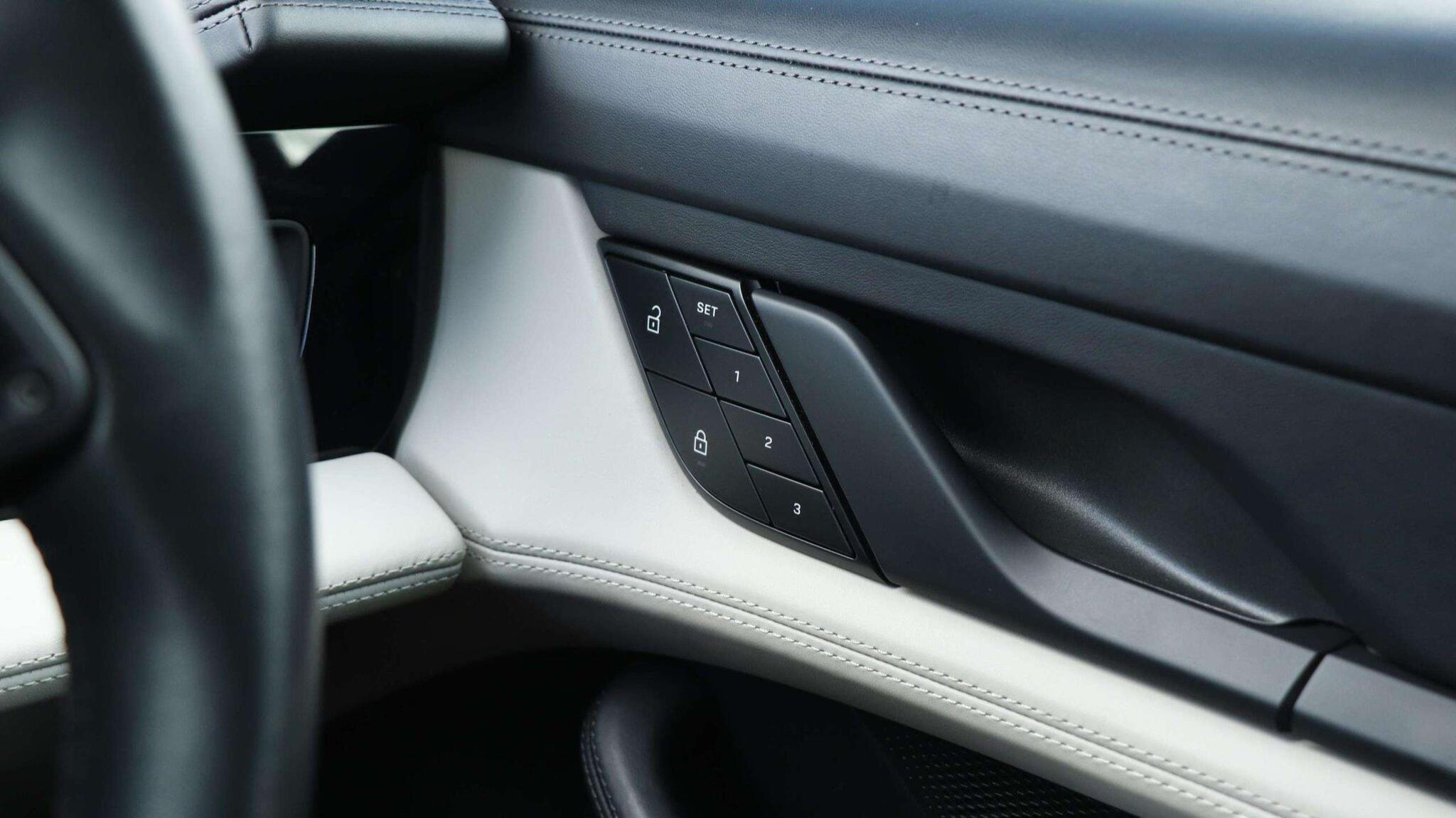 Porsche Taycan view 17