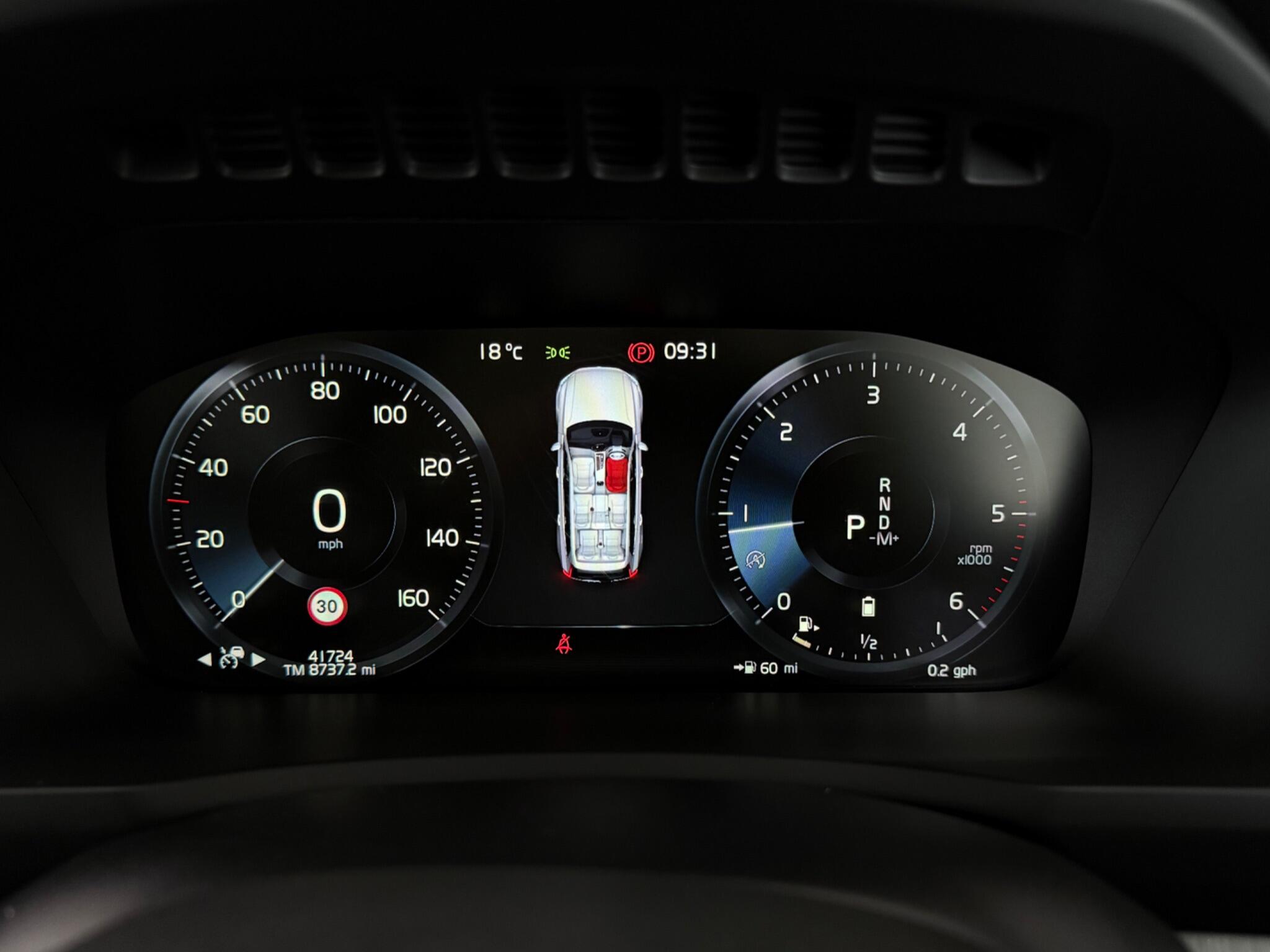 Volvo XC90 view 16