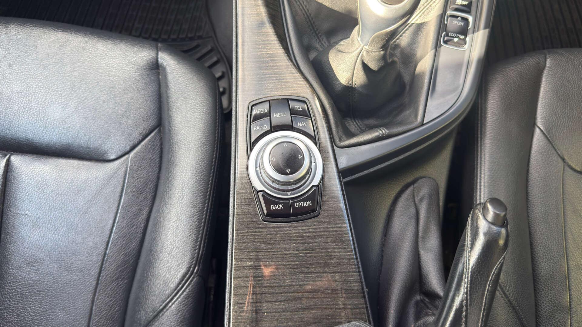 BMW 3 Series view 32