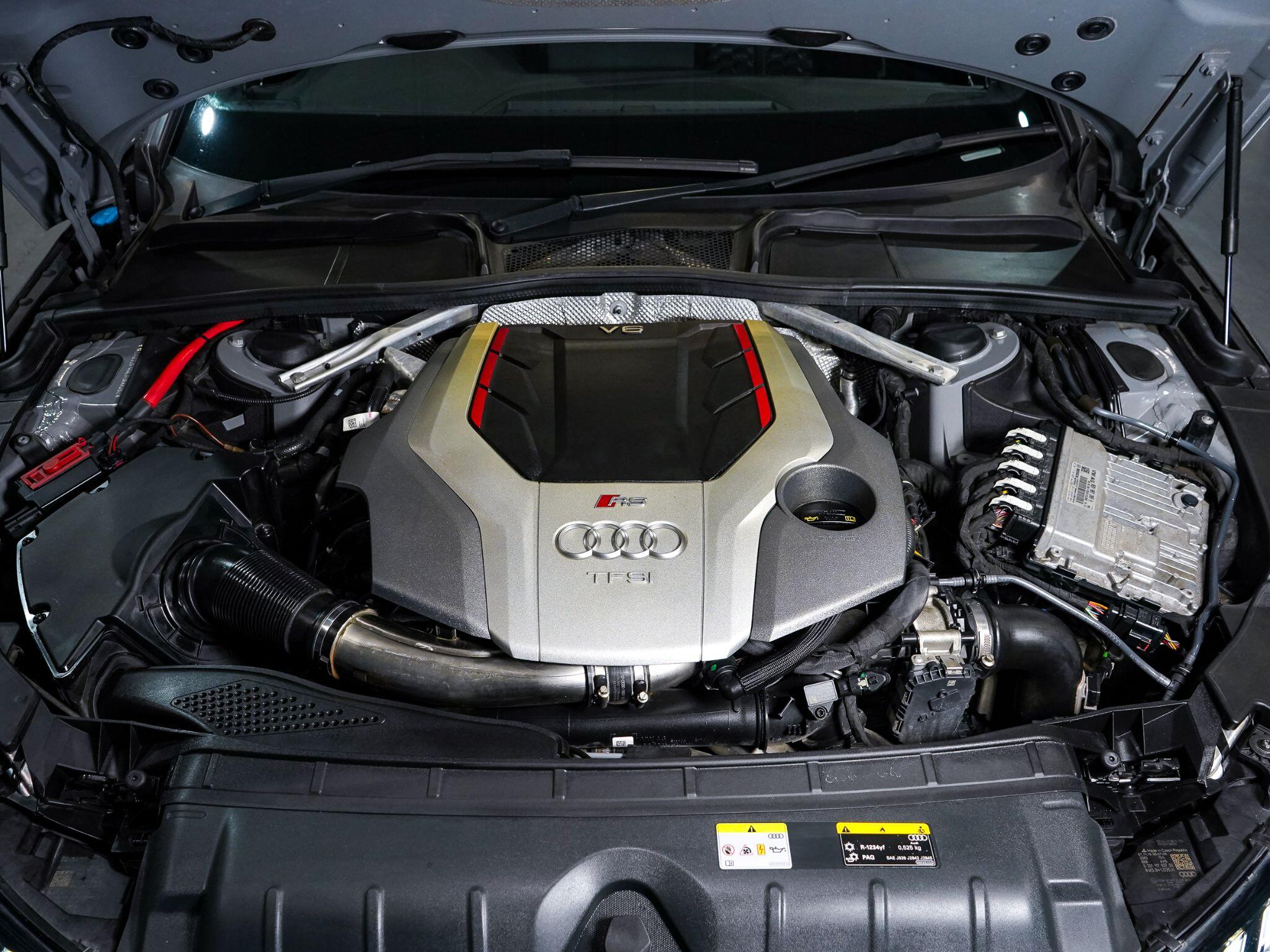 Audi RS4 view 32