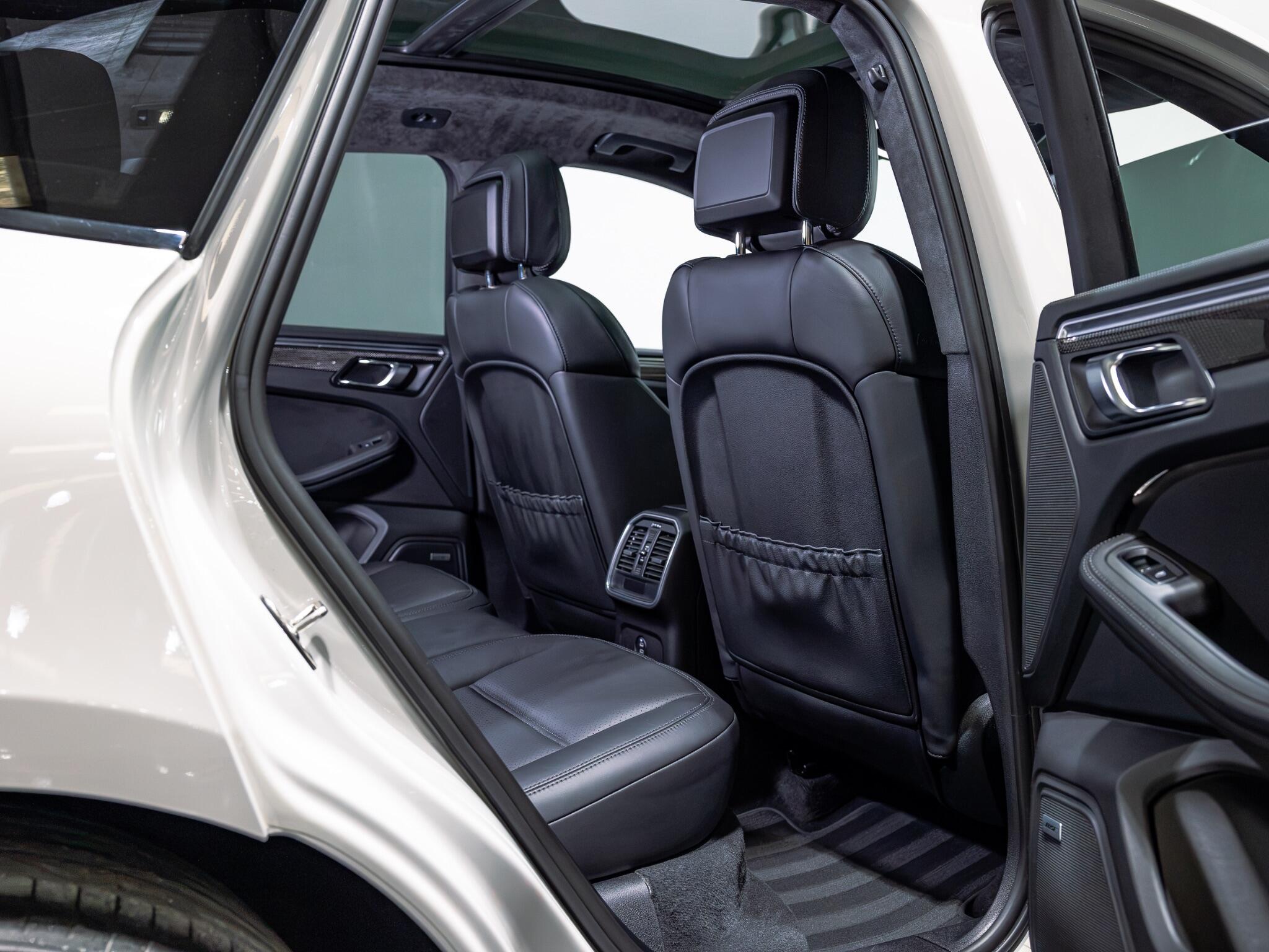 Porsche Macan view 28