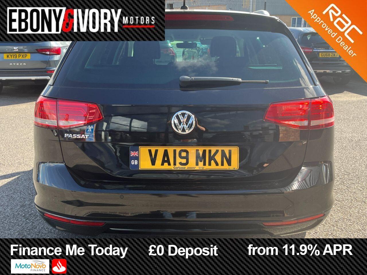 Volkswagen Passat view 4