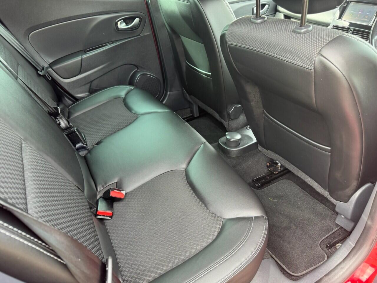 Renault Clio view 24