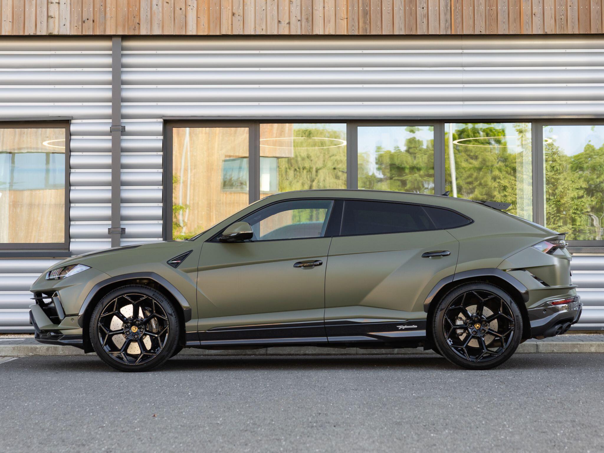 Lamborghini Urus view 6