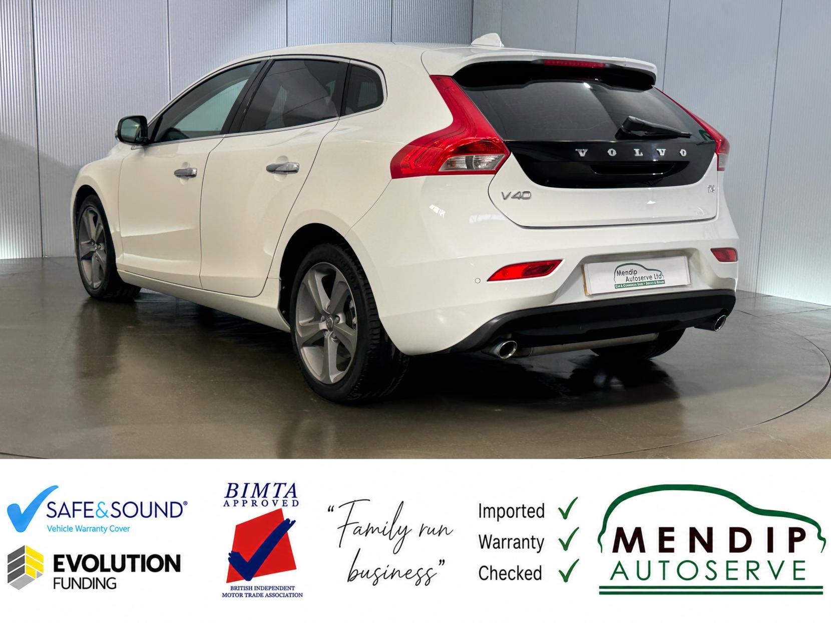 Volvo V40 view 17