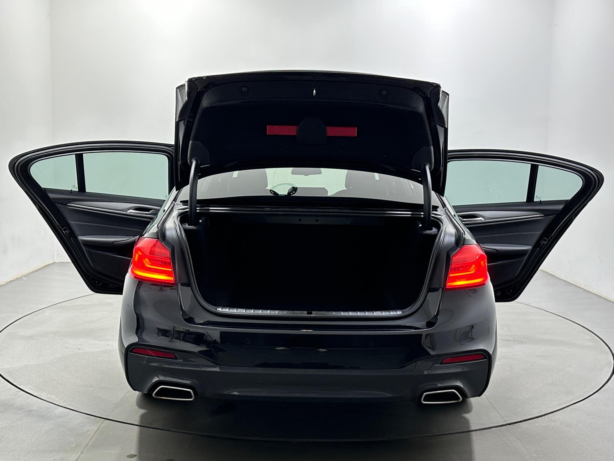 BMW 5 Series view 46