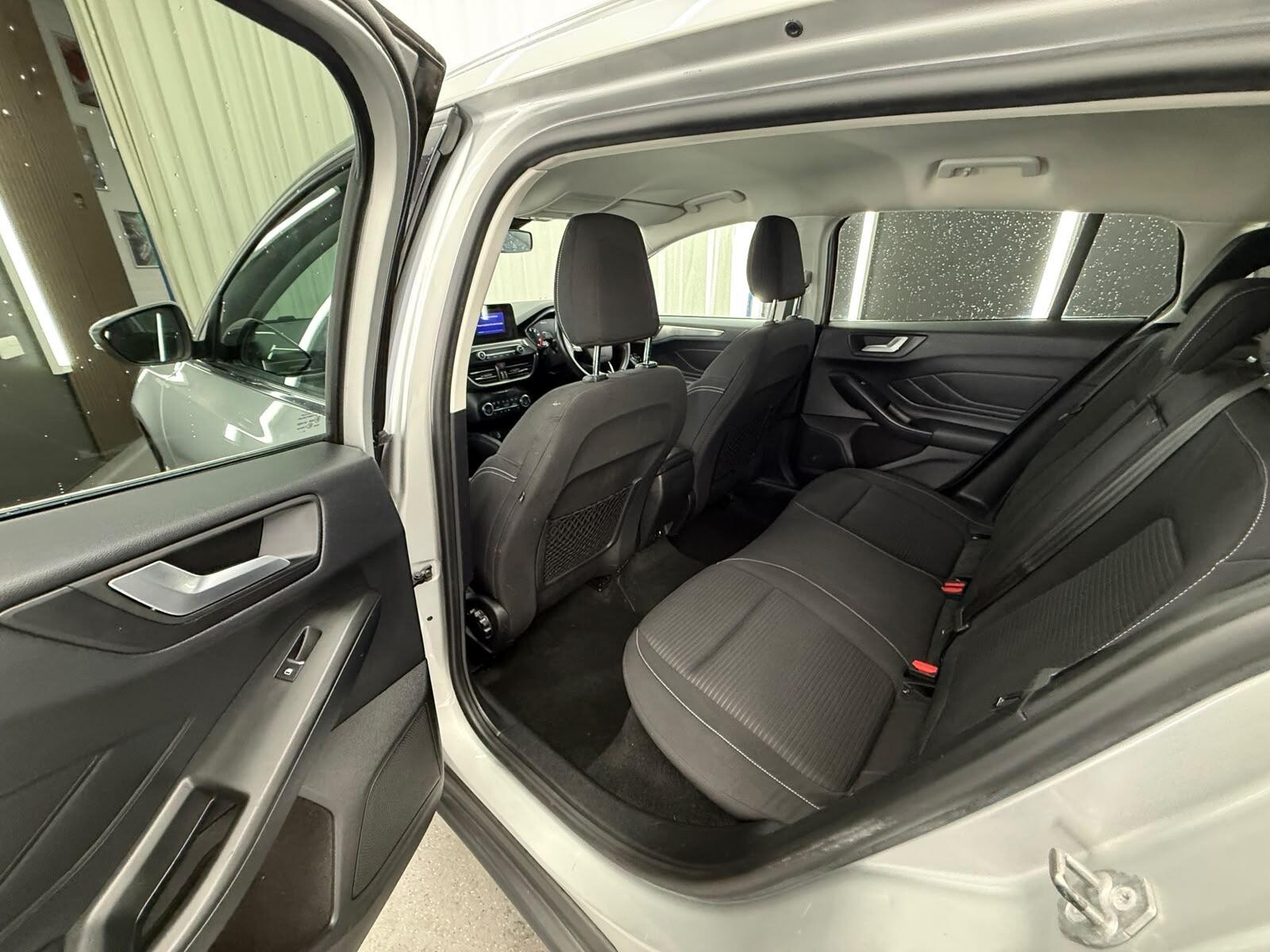 Ford Focus view 27