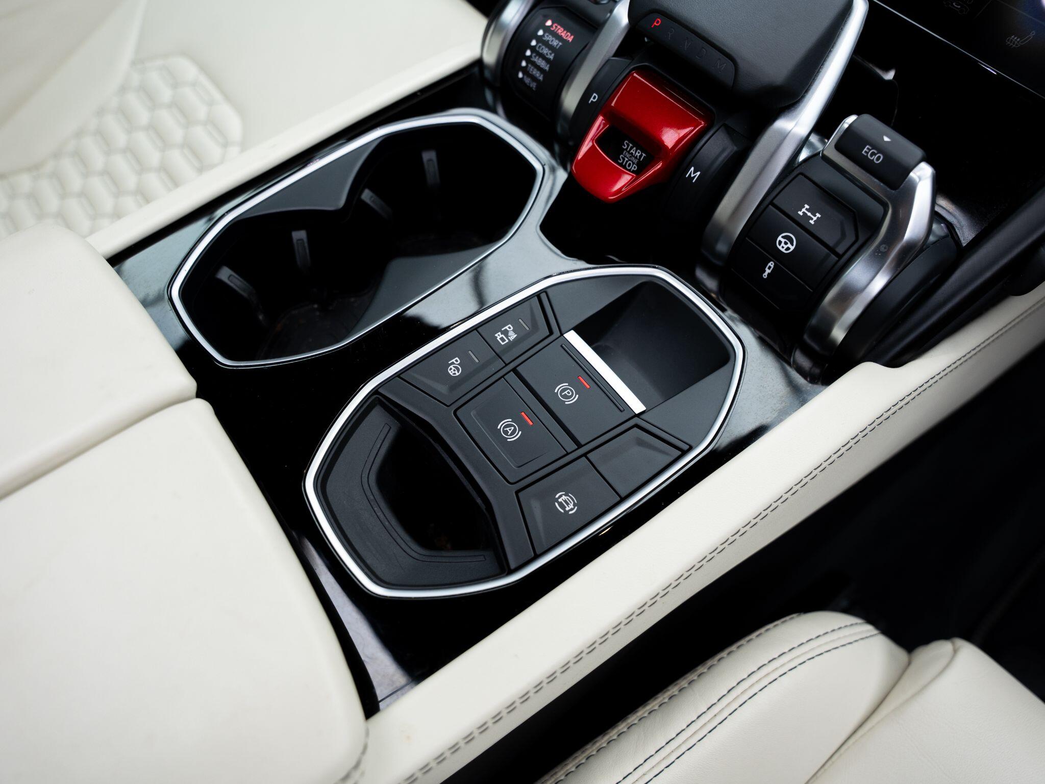 Lamborghini Urus view 31