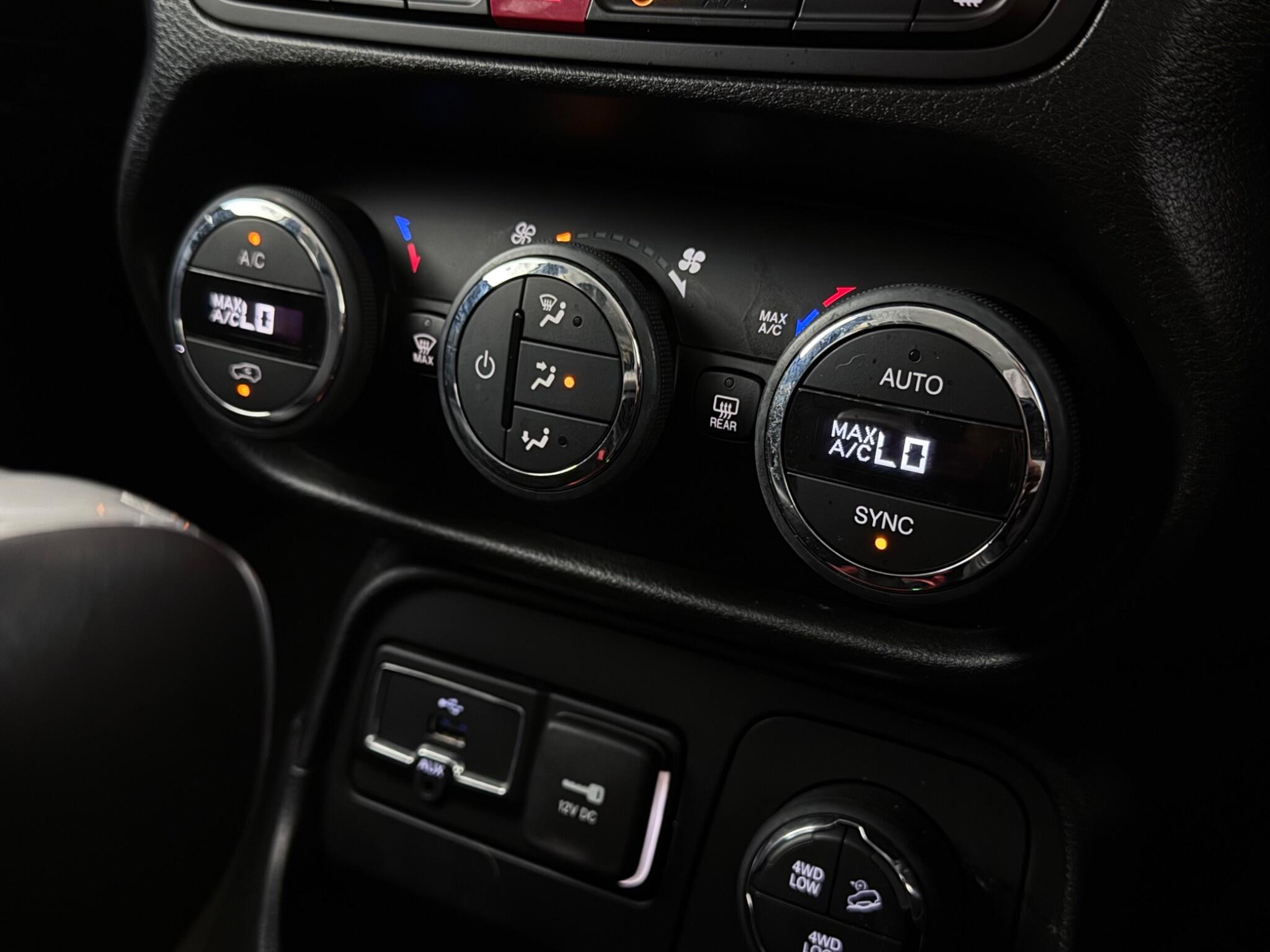 Jeep Renegade view 22