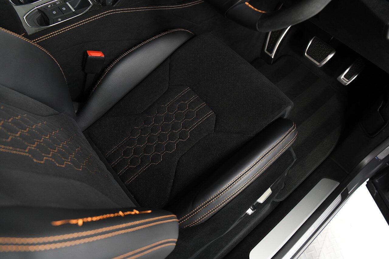 Lamborghini Urus view 10