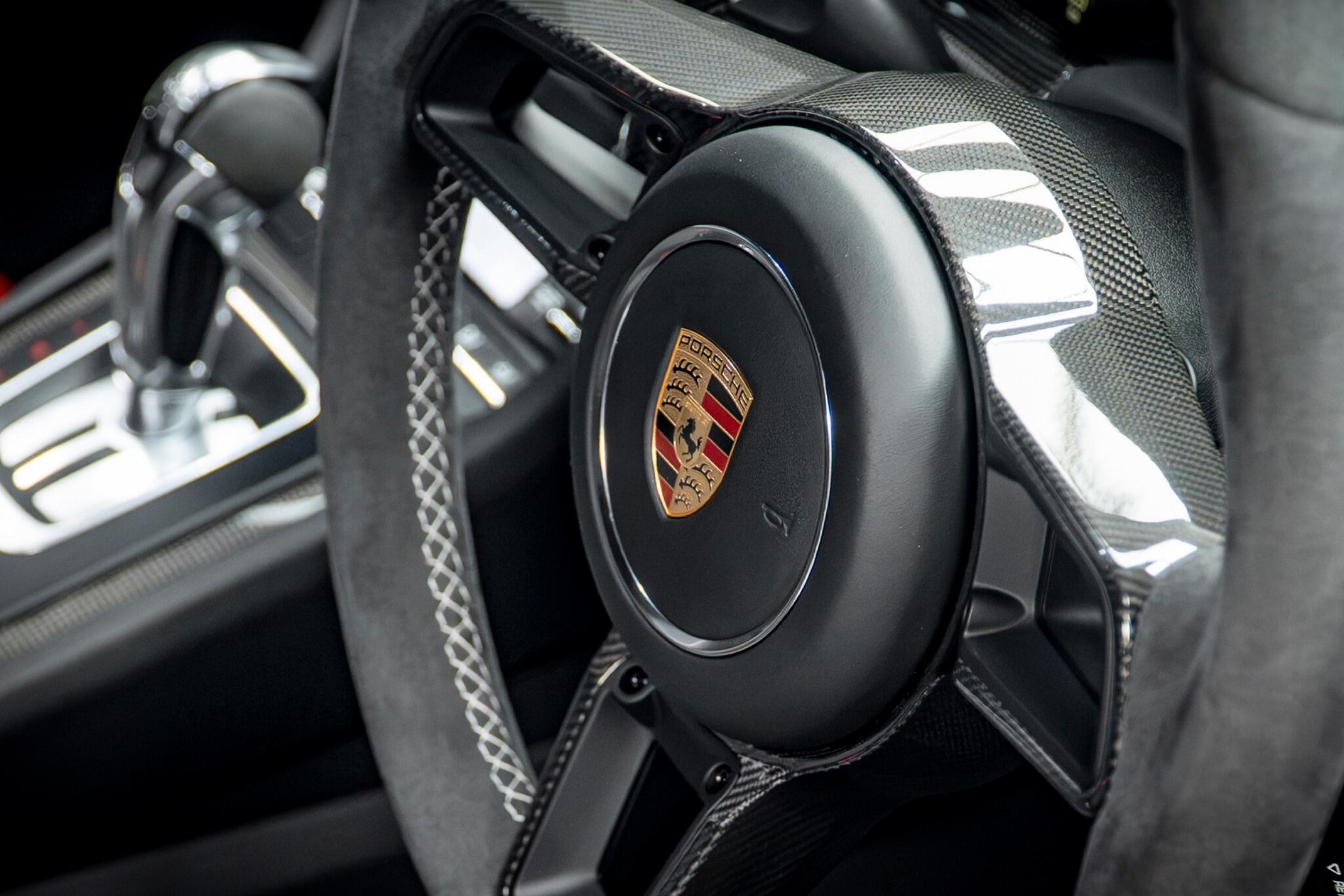 Porsche 911 view 36