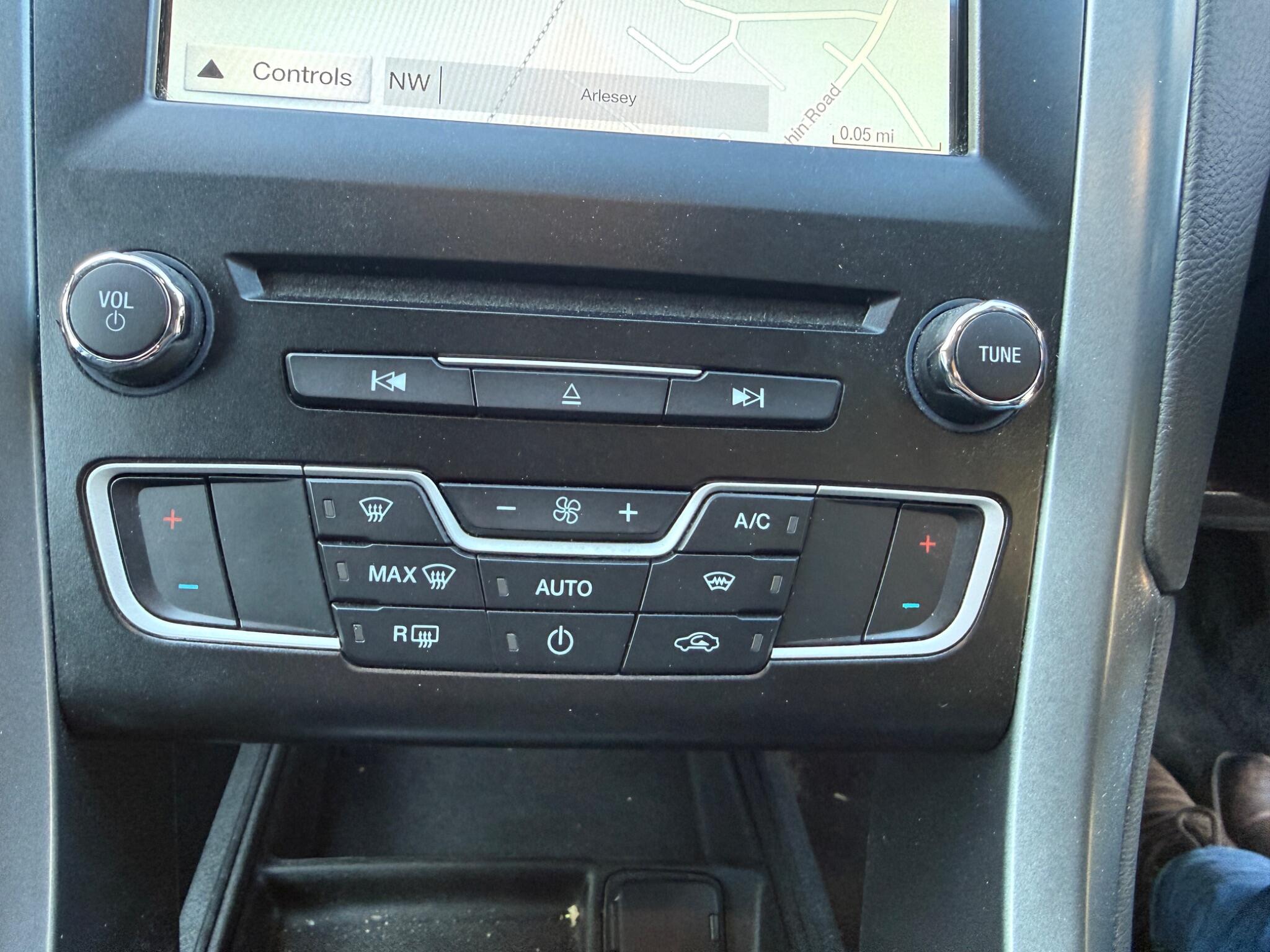 2016 Ford Mondeo image 28