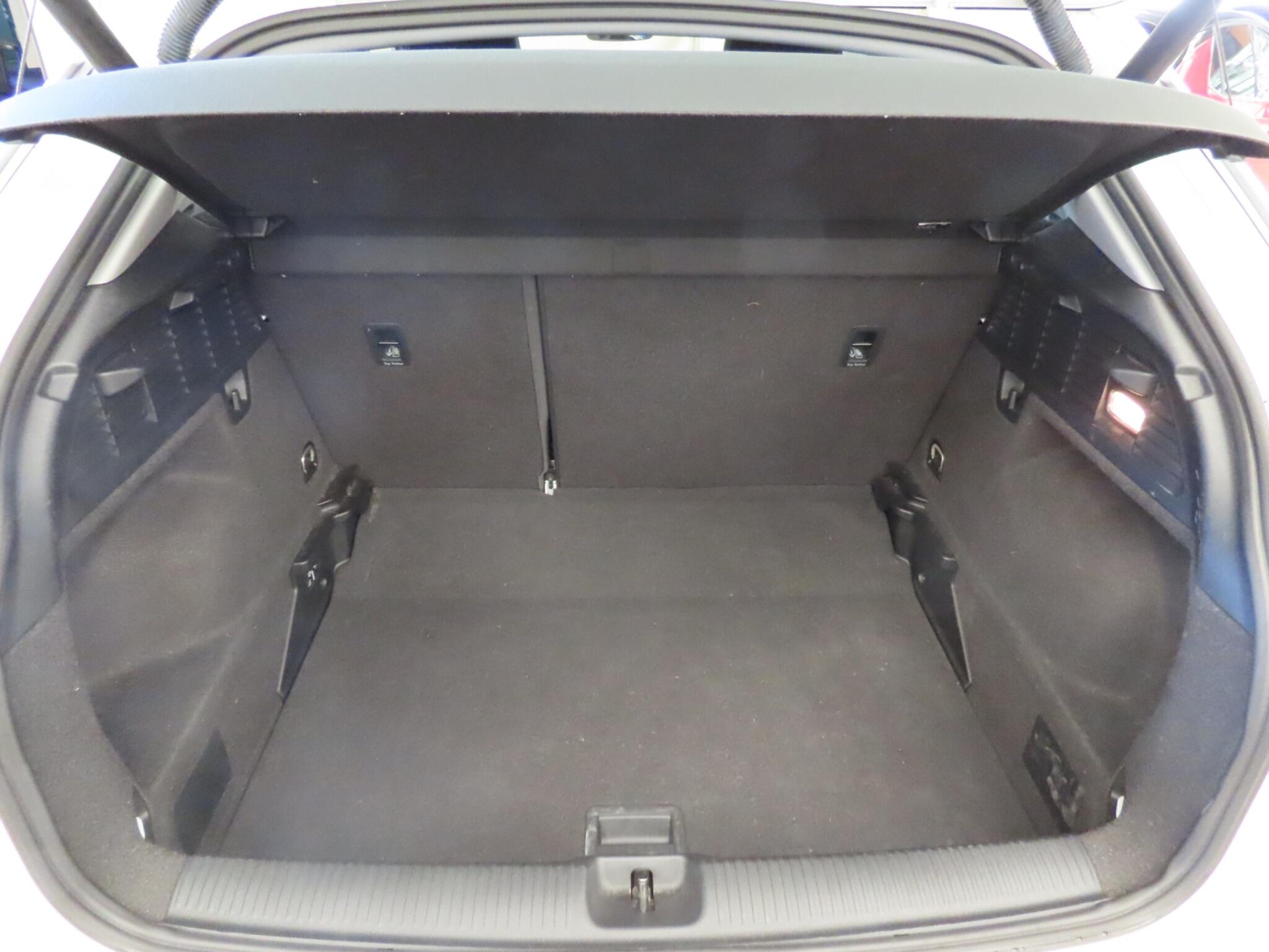 Audi Q2 view 10