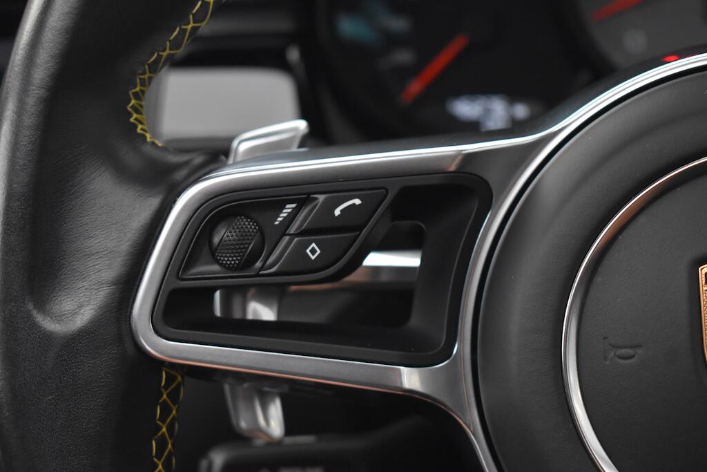 Porsche Macan view 79