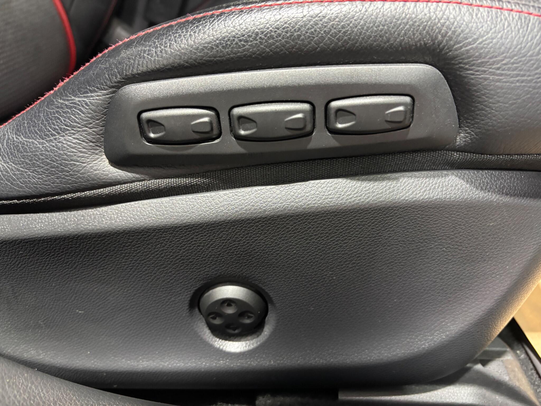 Mercedes-Benz Gla view 28