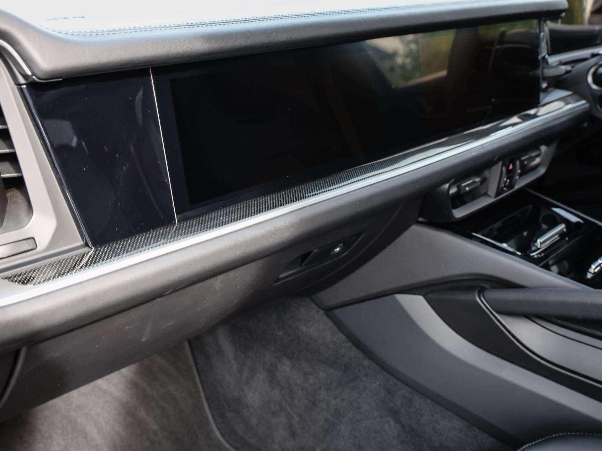 Porsche Cayenne view 24