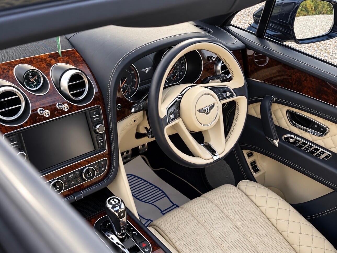 Bentley Bentayga view 17