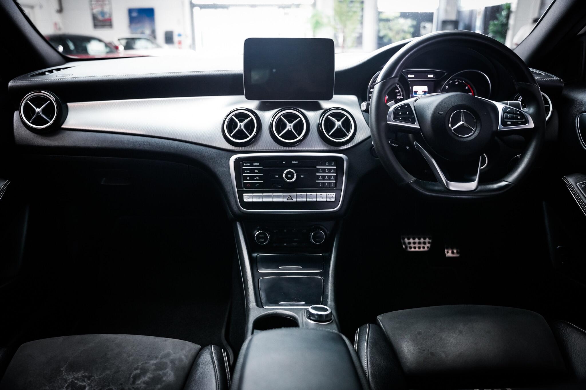 Mercedes-Benz Gla view 21