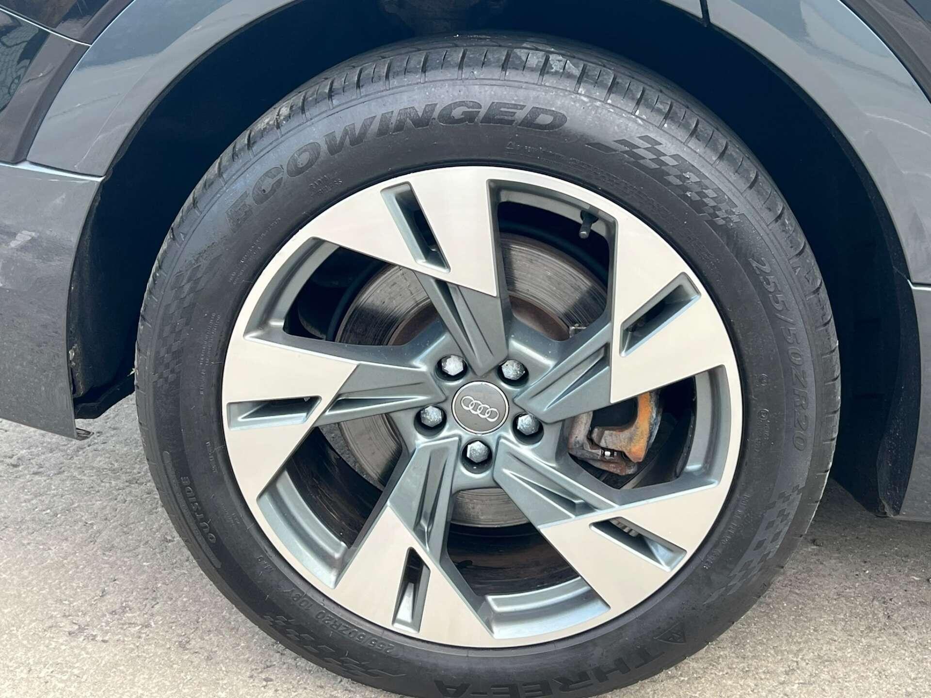 Audi E-Tron view 63