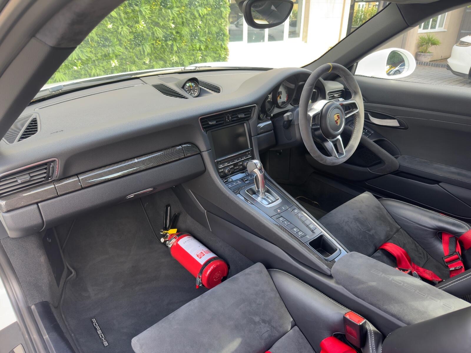Porsche 911 view 27