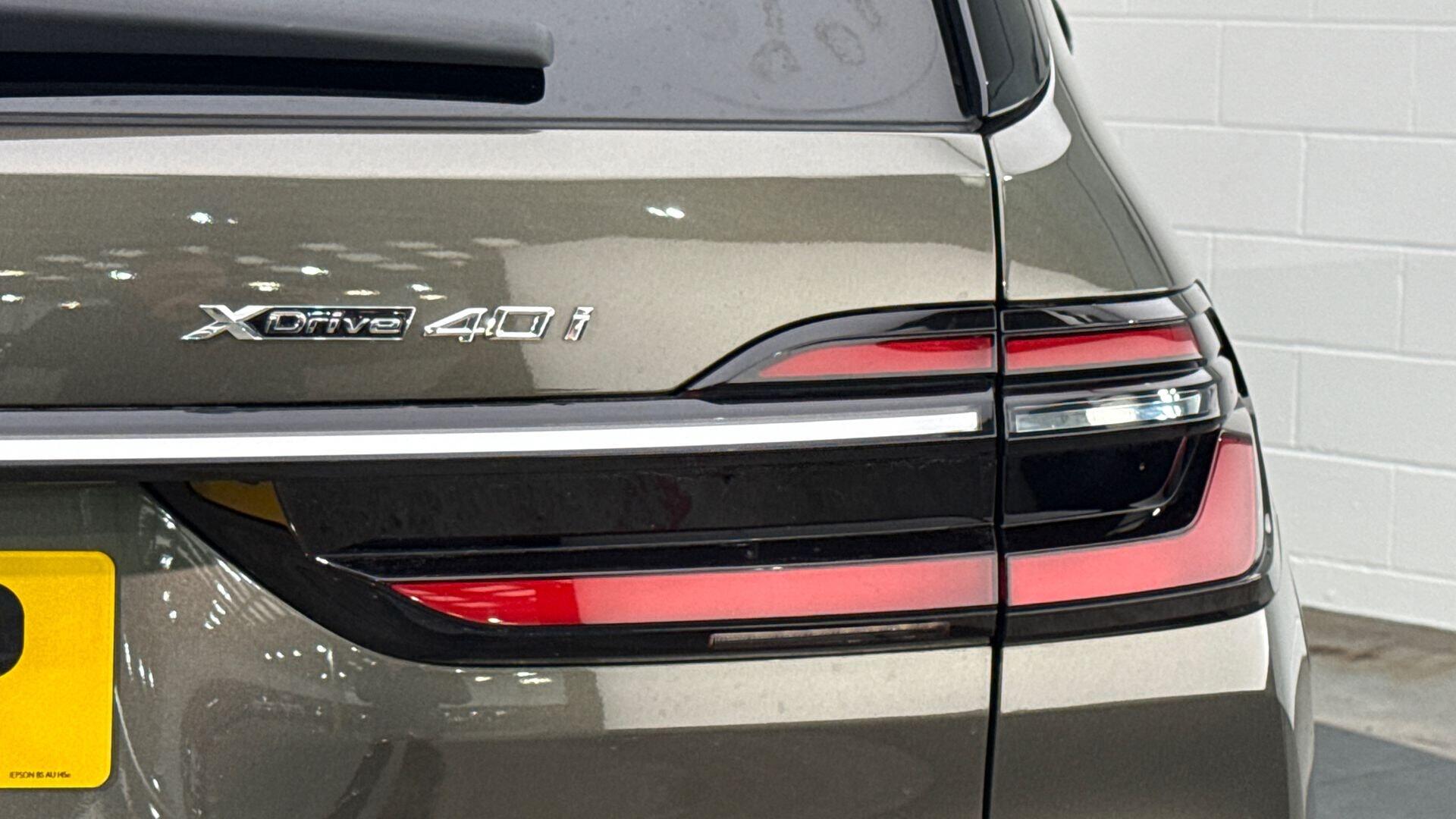 BMW X7 view 23