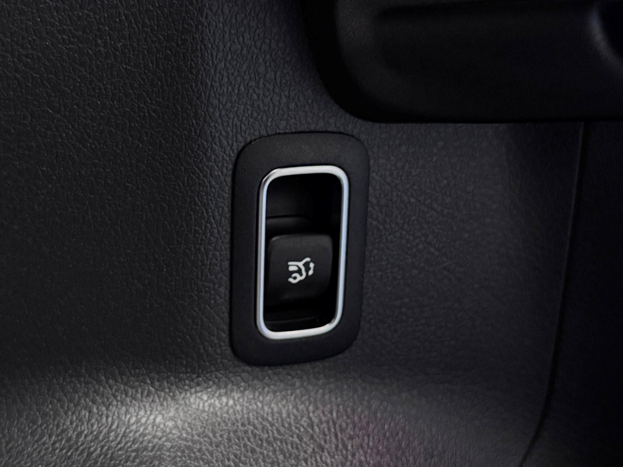 Mercedes-Benz Gla view 17