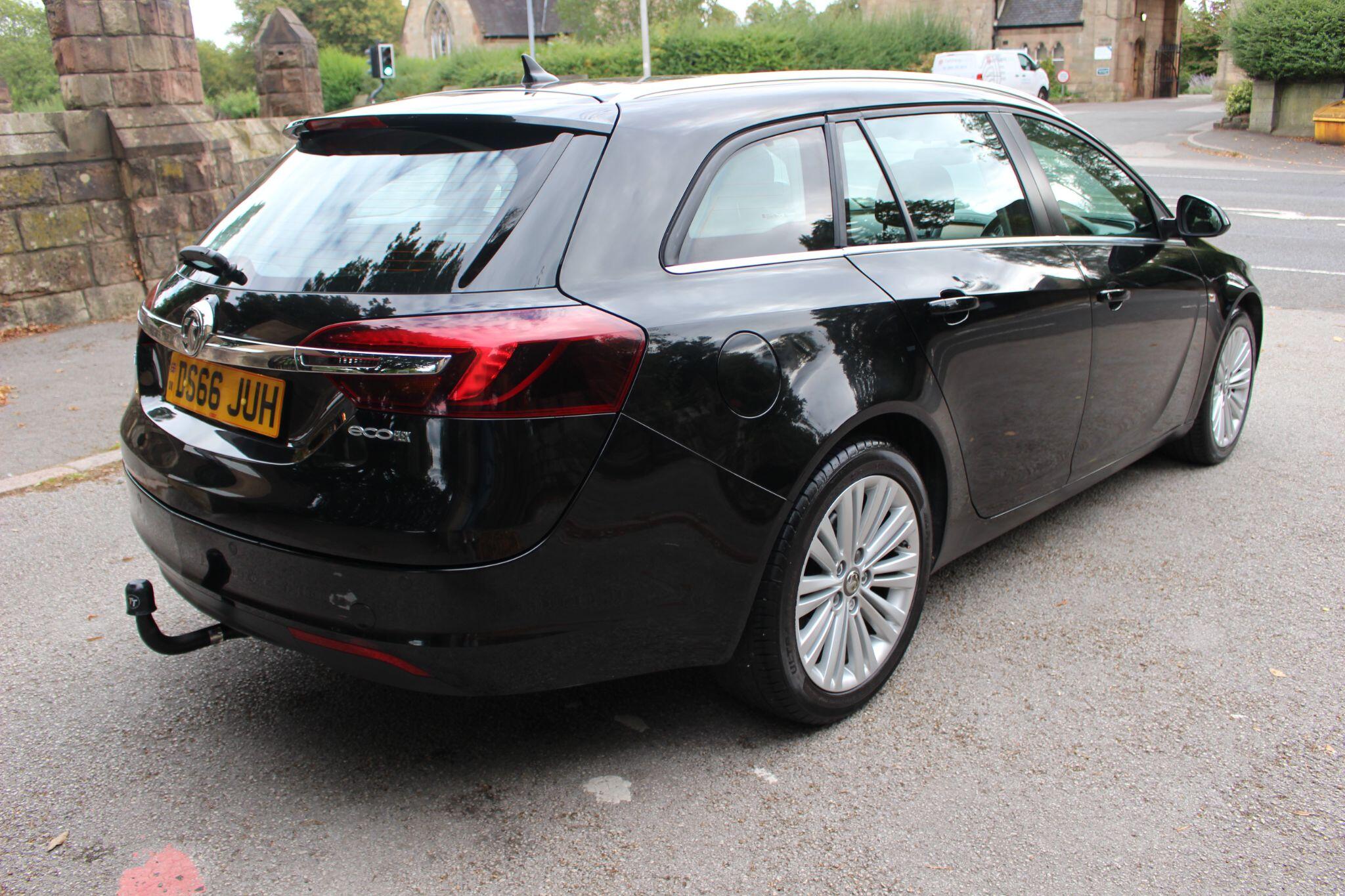 Vauxhall Insignia view 3