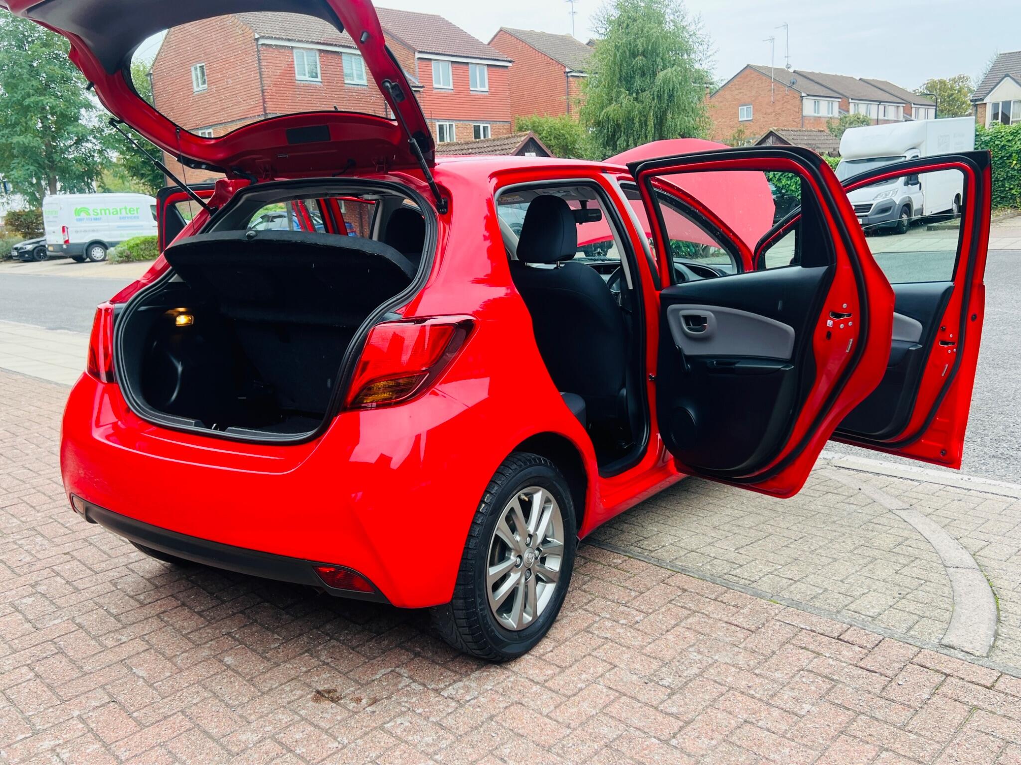 Toyota Yaris view 4