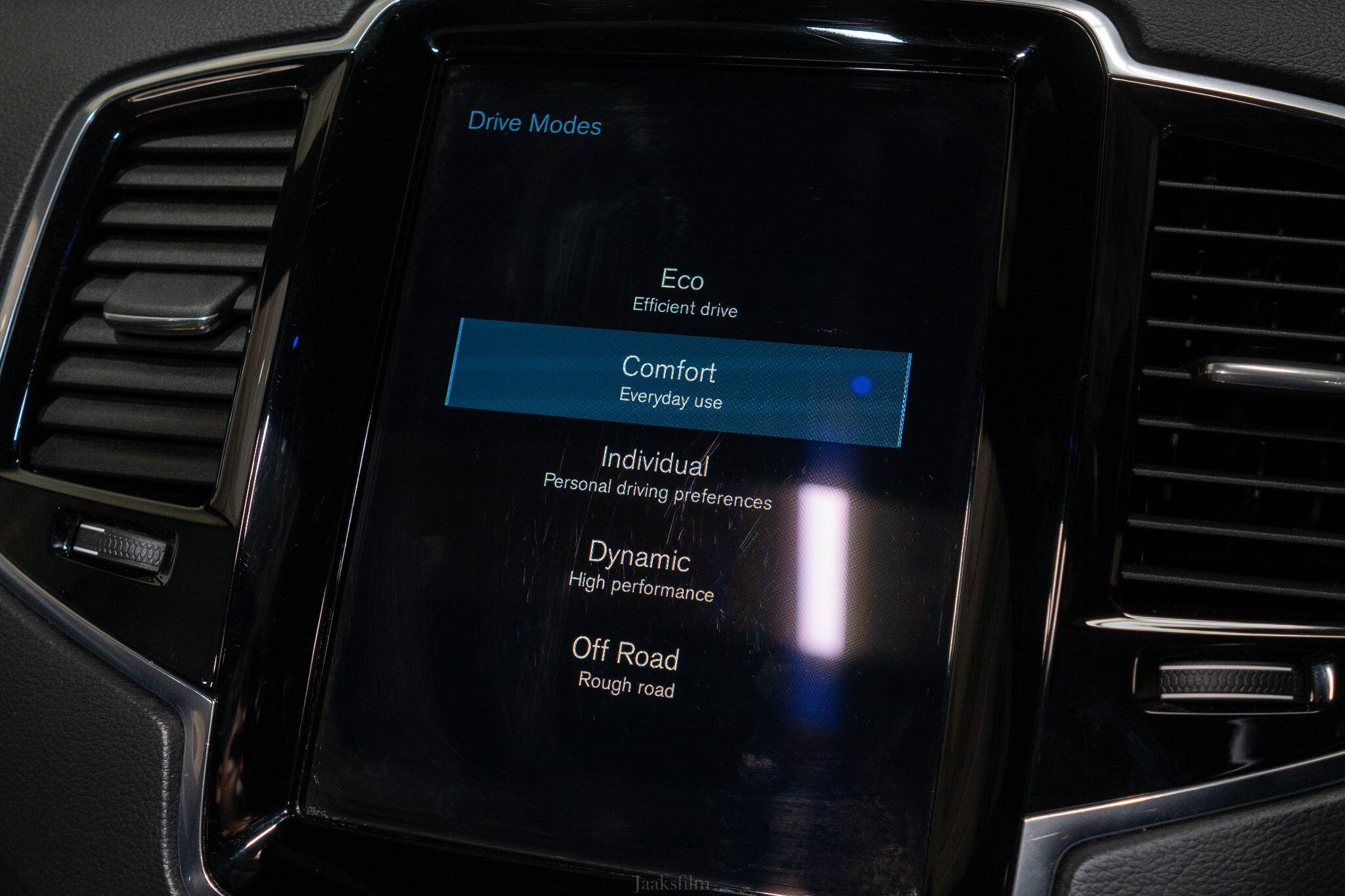Volvo XC90 view 29