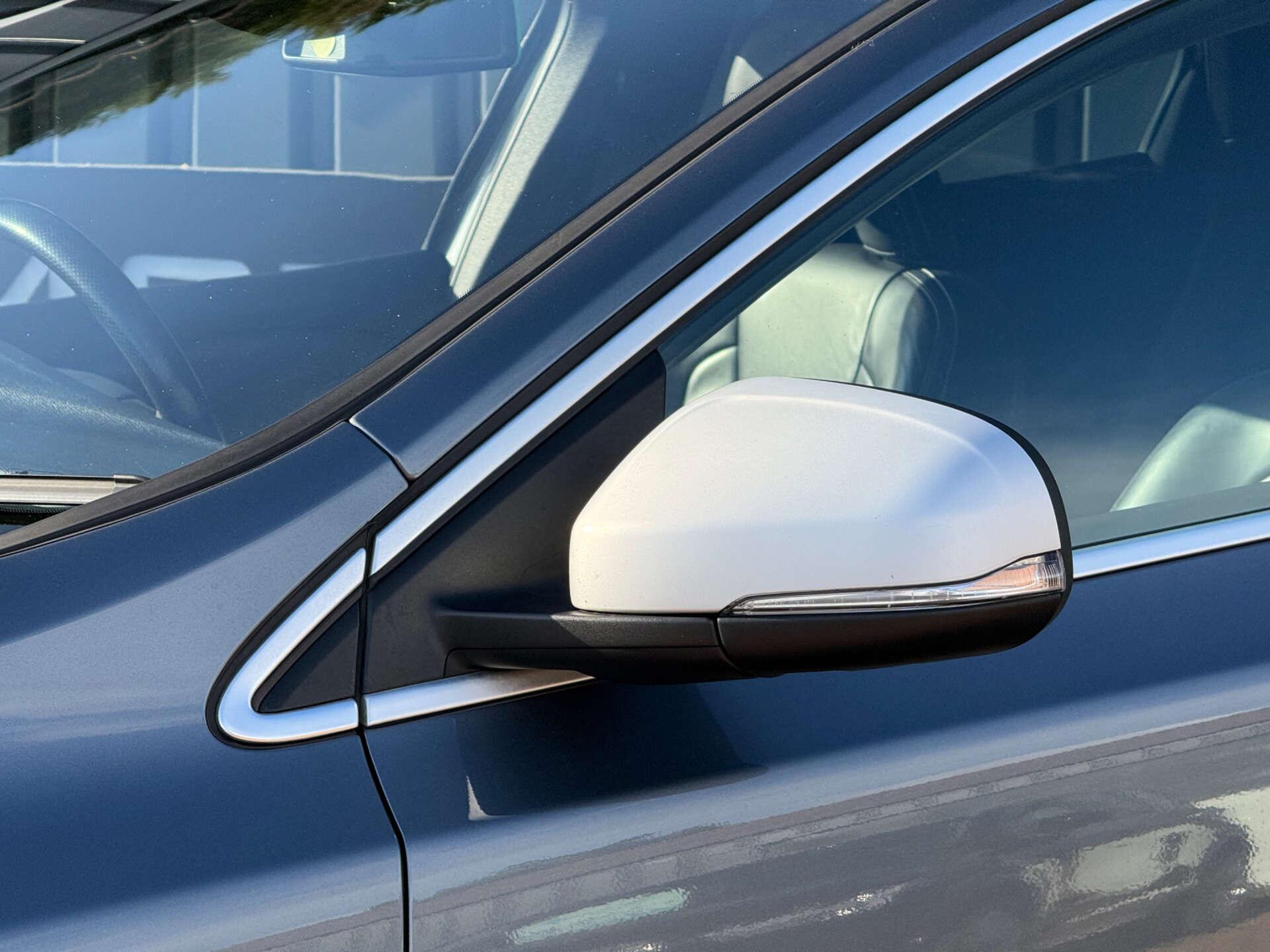 Volvo V40 view 8