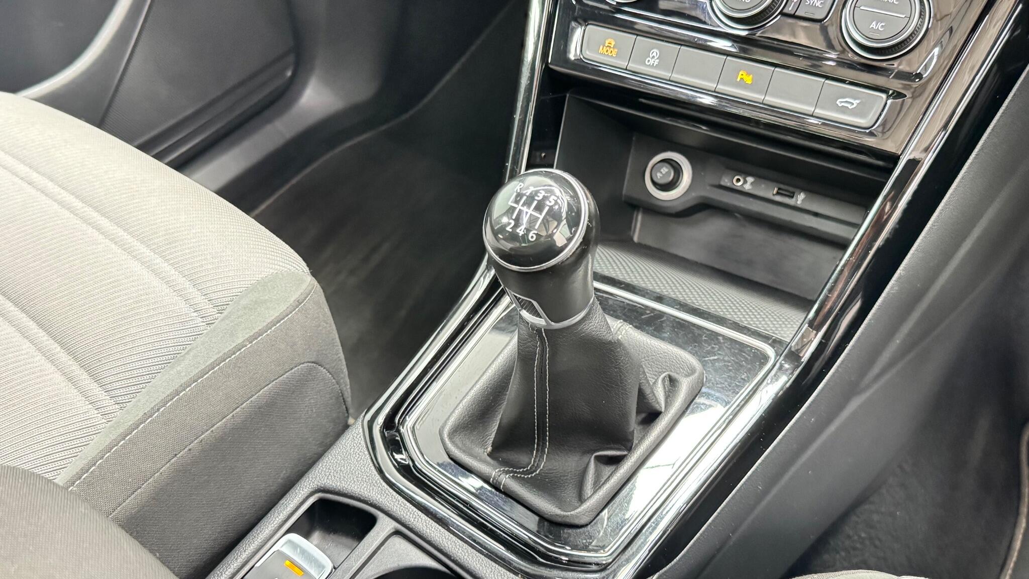 Volkswagen Touran view 42