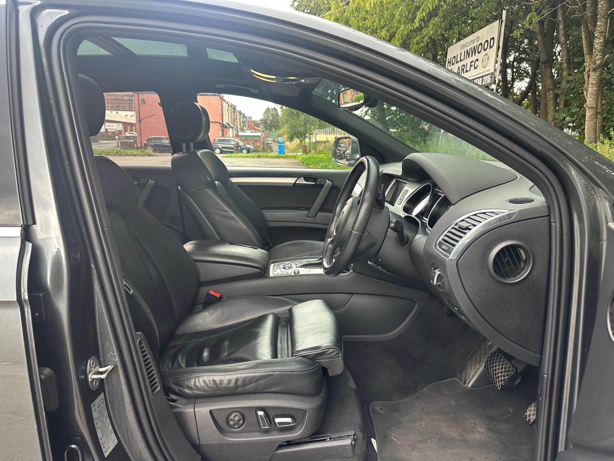 Audi Q7 view 25