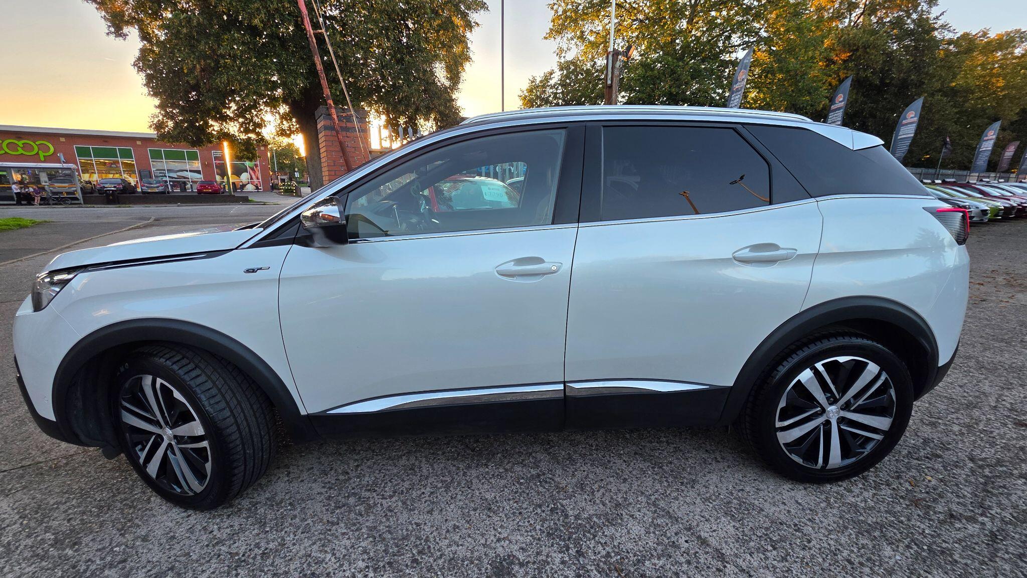 Peugeot 3008 view 17