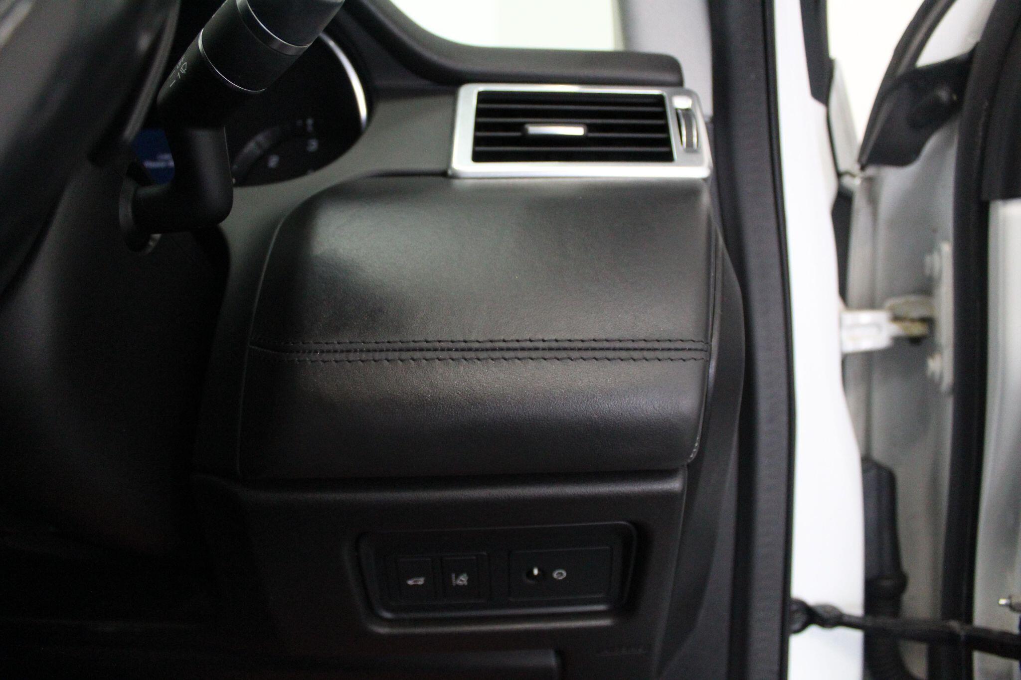 Land Rover Discovery Sport view 47