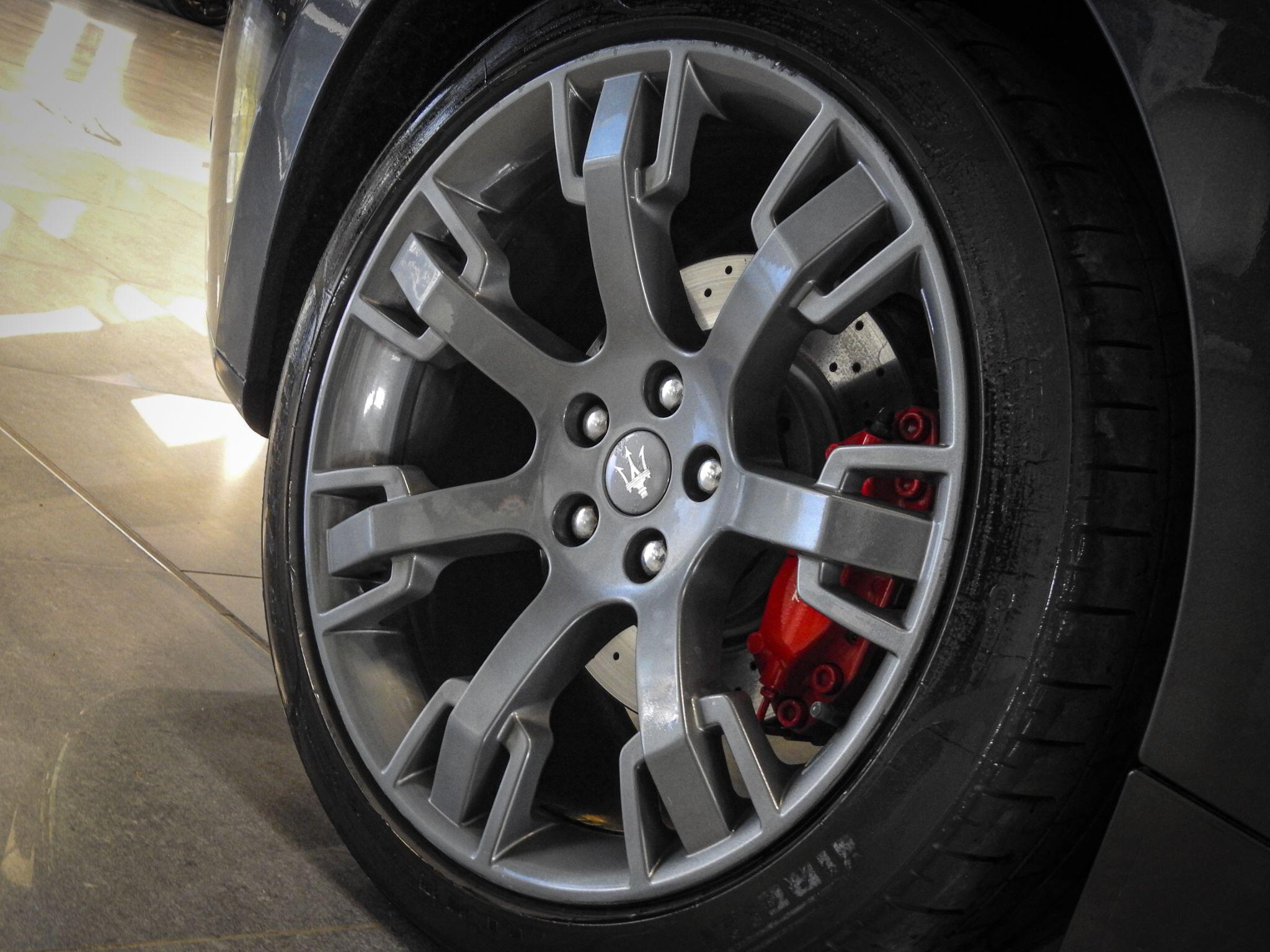 Maserati Granturismo view 43