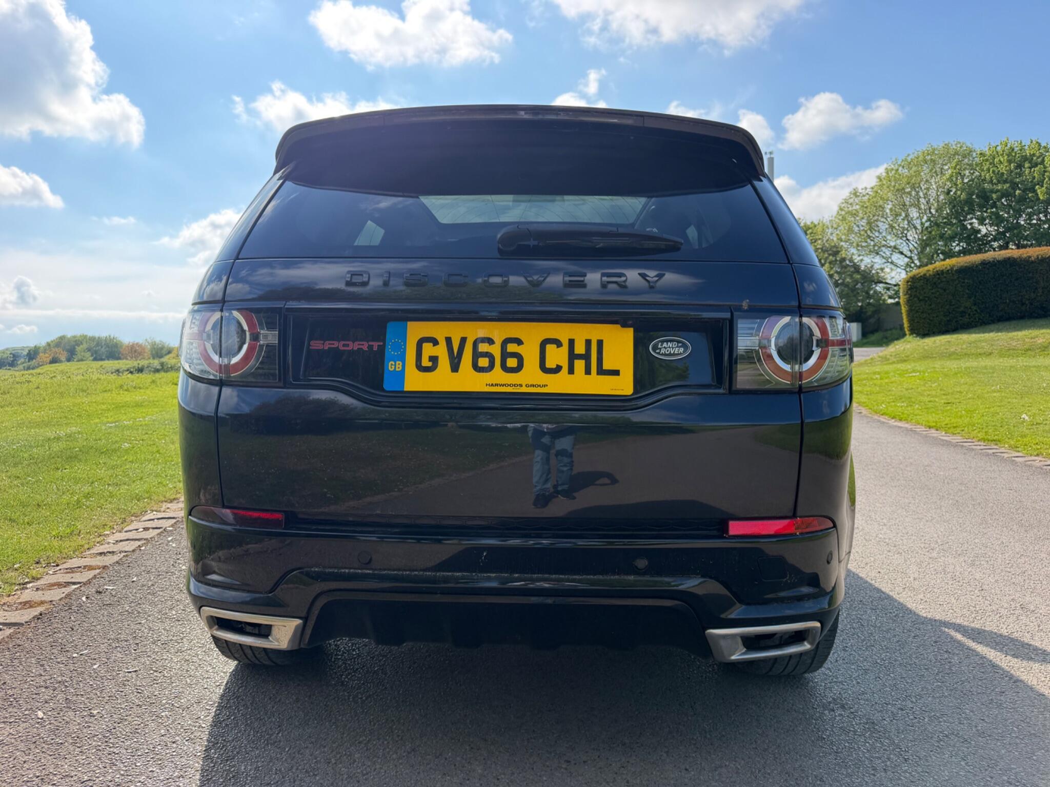 Land Rover Discovery Sport view 9