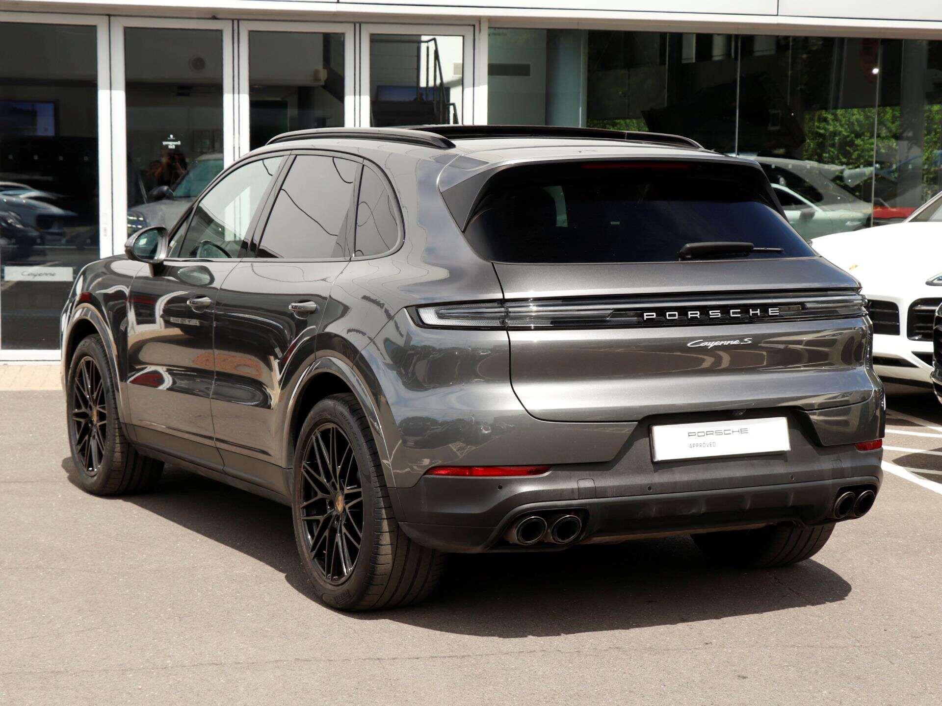 Porsche Cayenne view 34