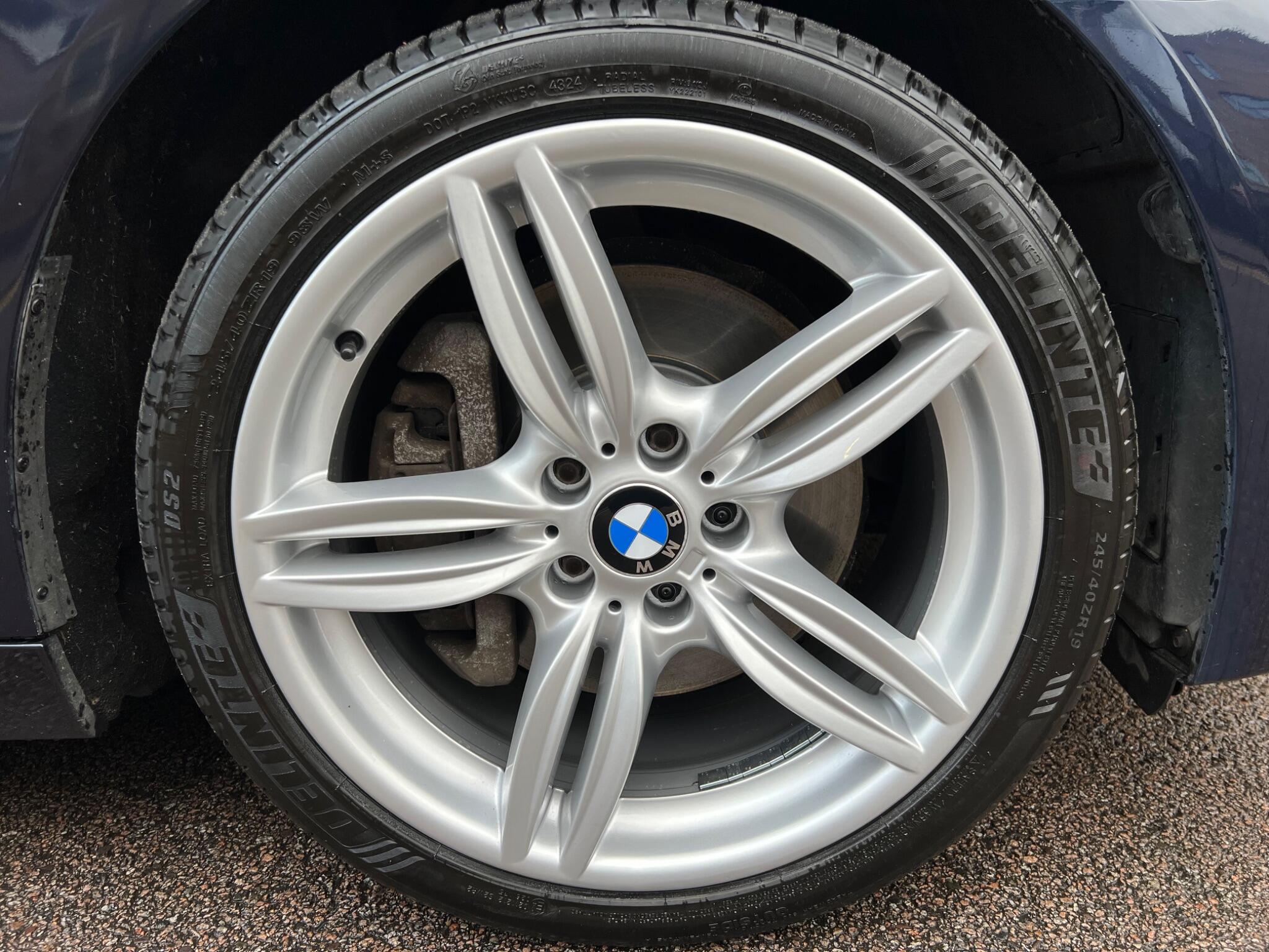 BMW 5 Series view 26
