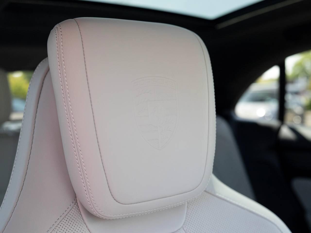 Porsche Macan view 85