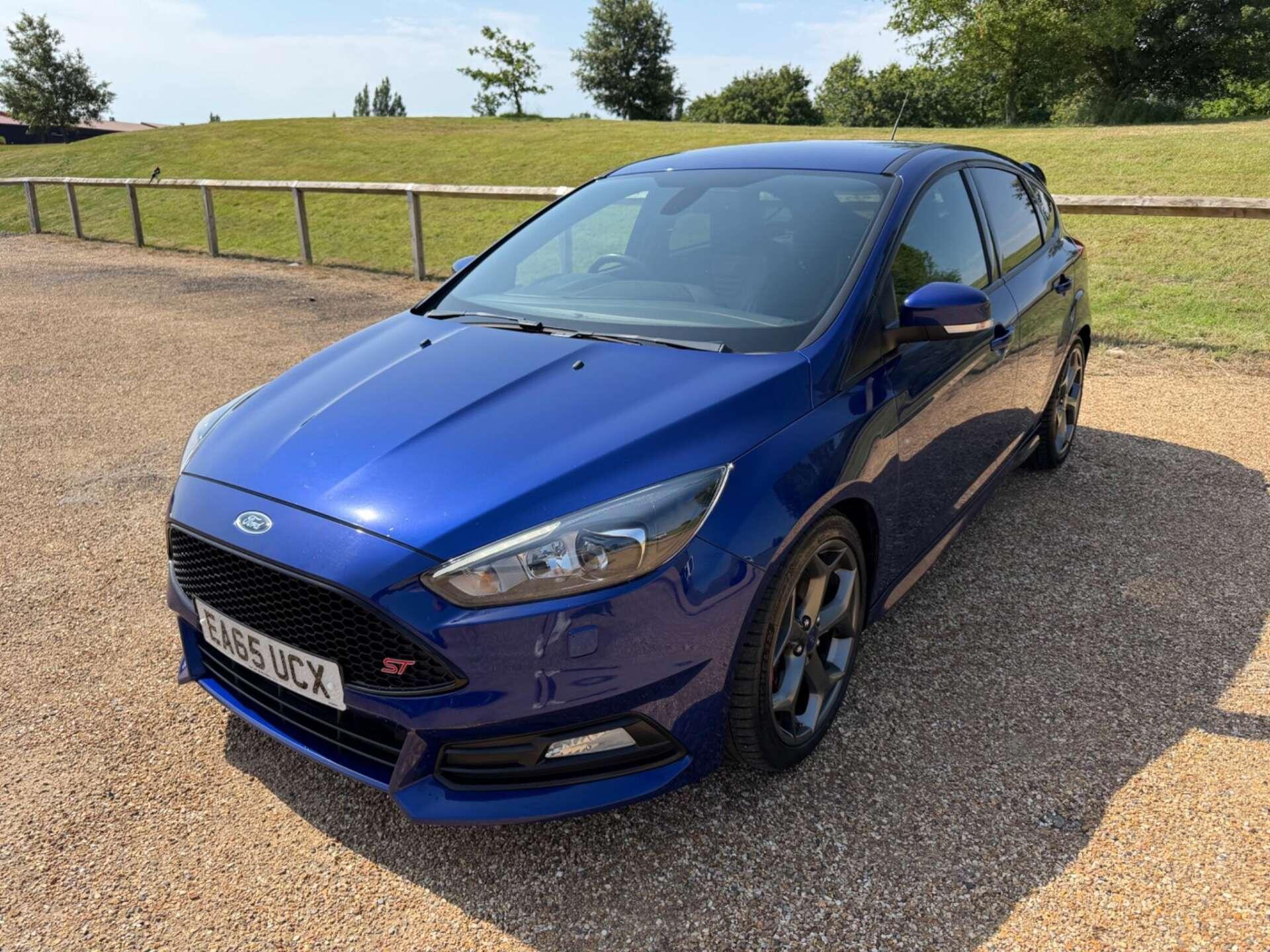 Ford Focus view 3