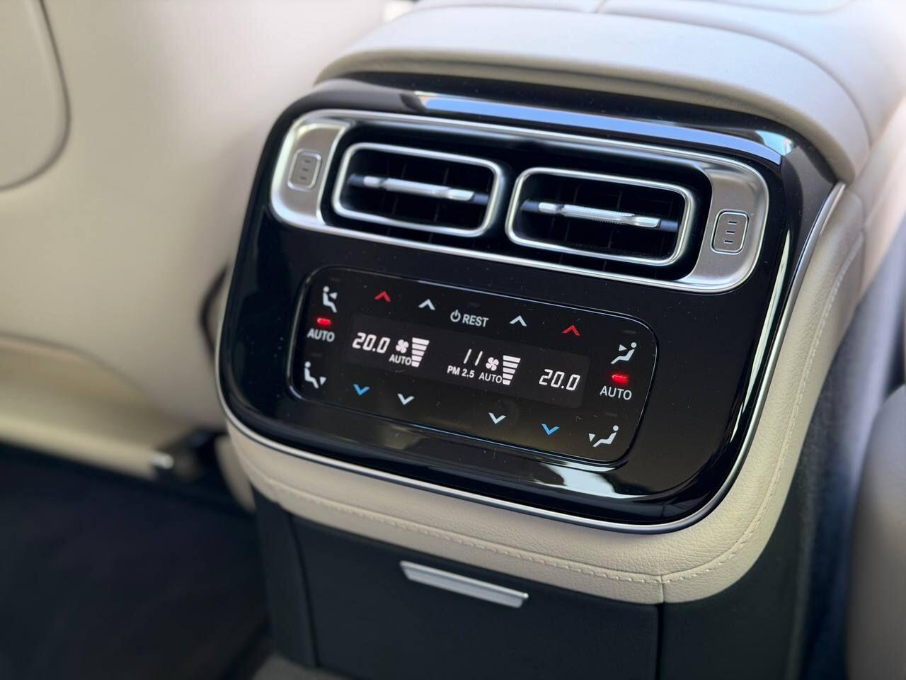 Mercedes-Benz S-Class view 24