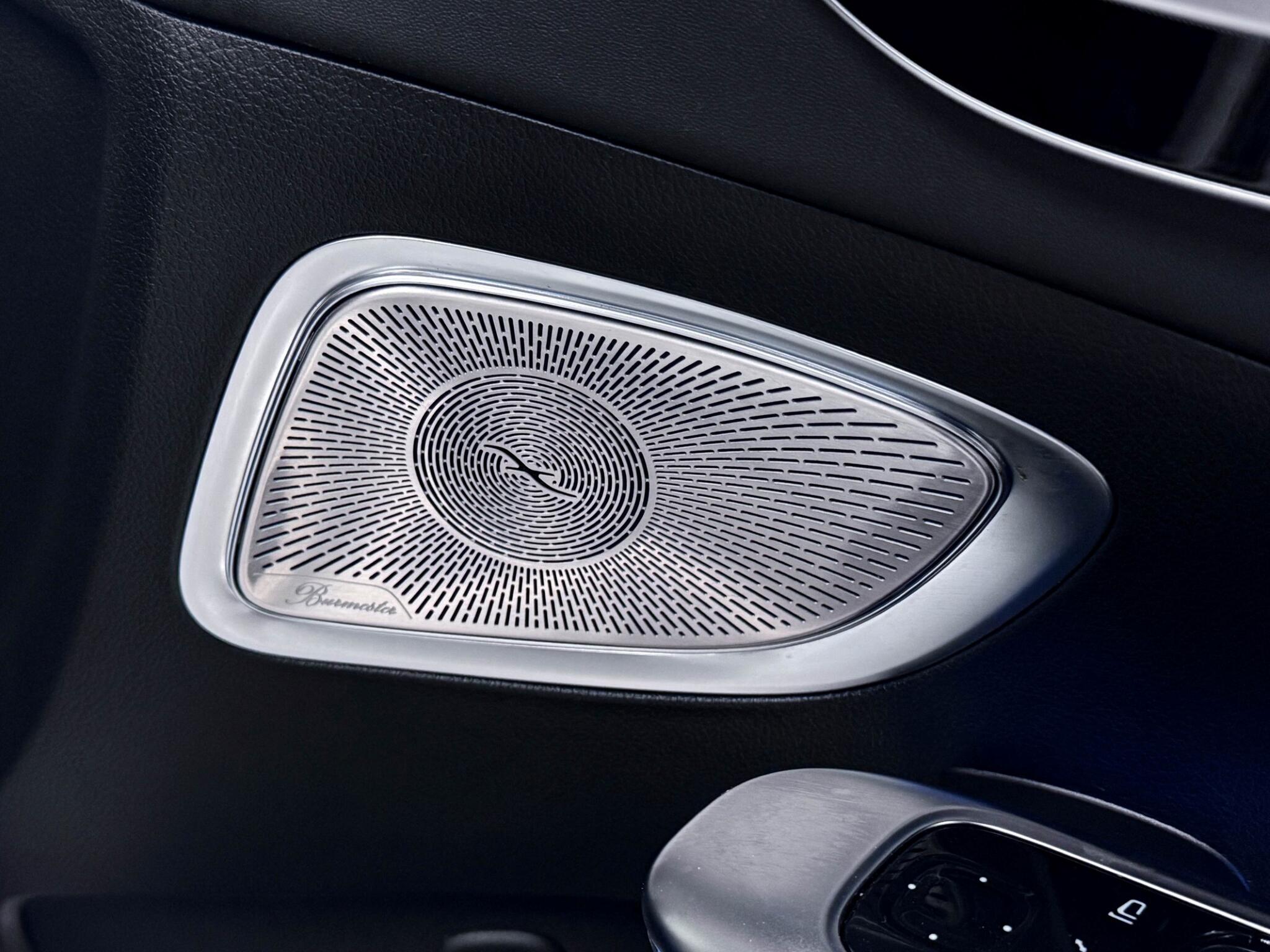 Mercedes-Benz C-Class view 30