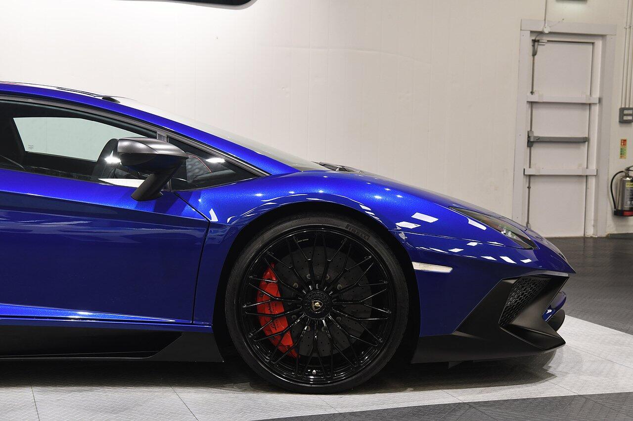 Lamborghini Aventador view 36