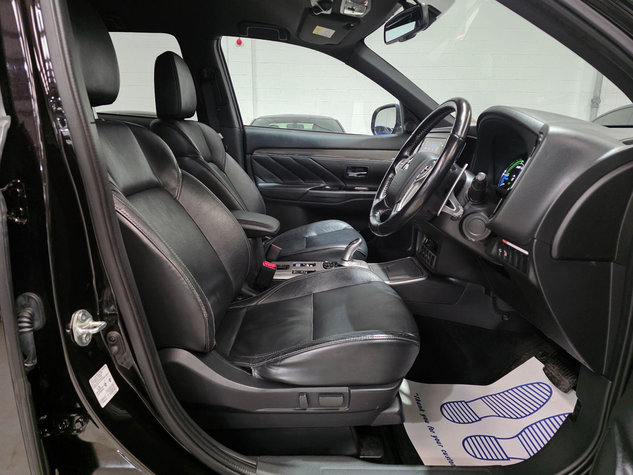 Mitsubishi Outlander view 6