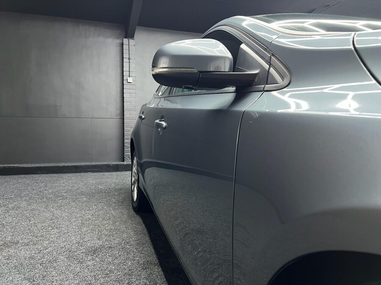 Volvo V40 view 18