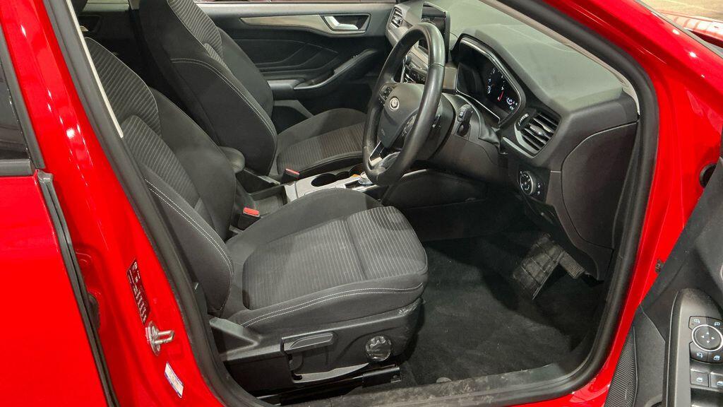 Ford Focus view 12